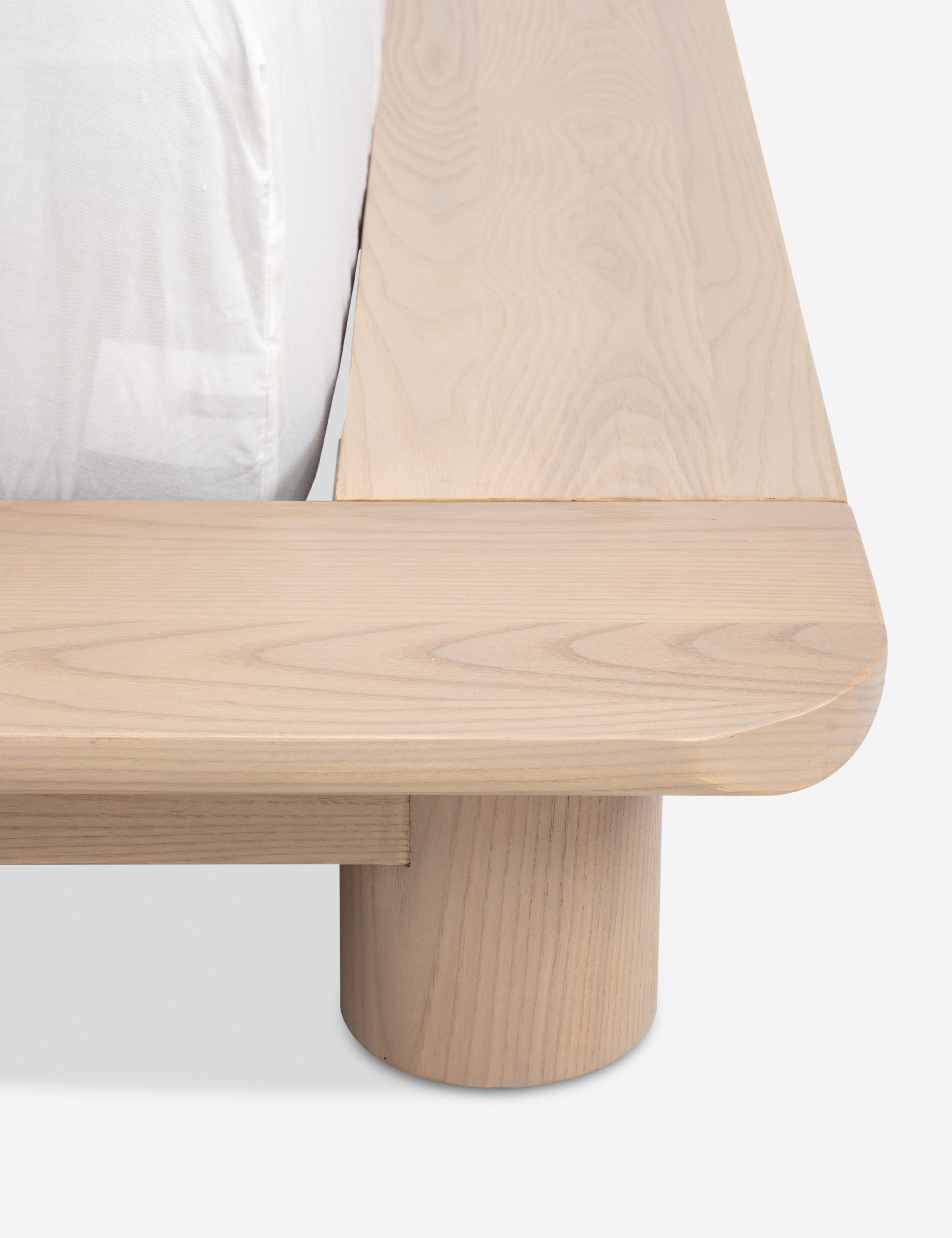 Lit Plateforme - Le studio de design de meubles cherche à créer des espaces ouverts et naturels avec sa ligne de mobilier minimaliste