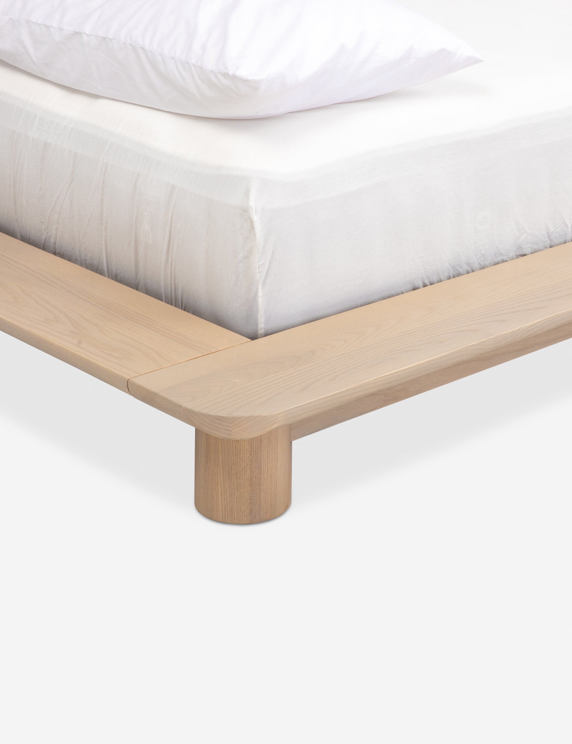 Lit Plateforme - Le studio de design de meubles cherche à créer des espaces ouverts et naturels avec sa ligne de mobilier minimaliste