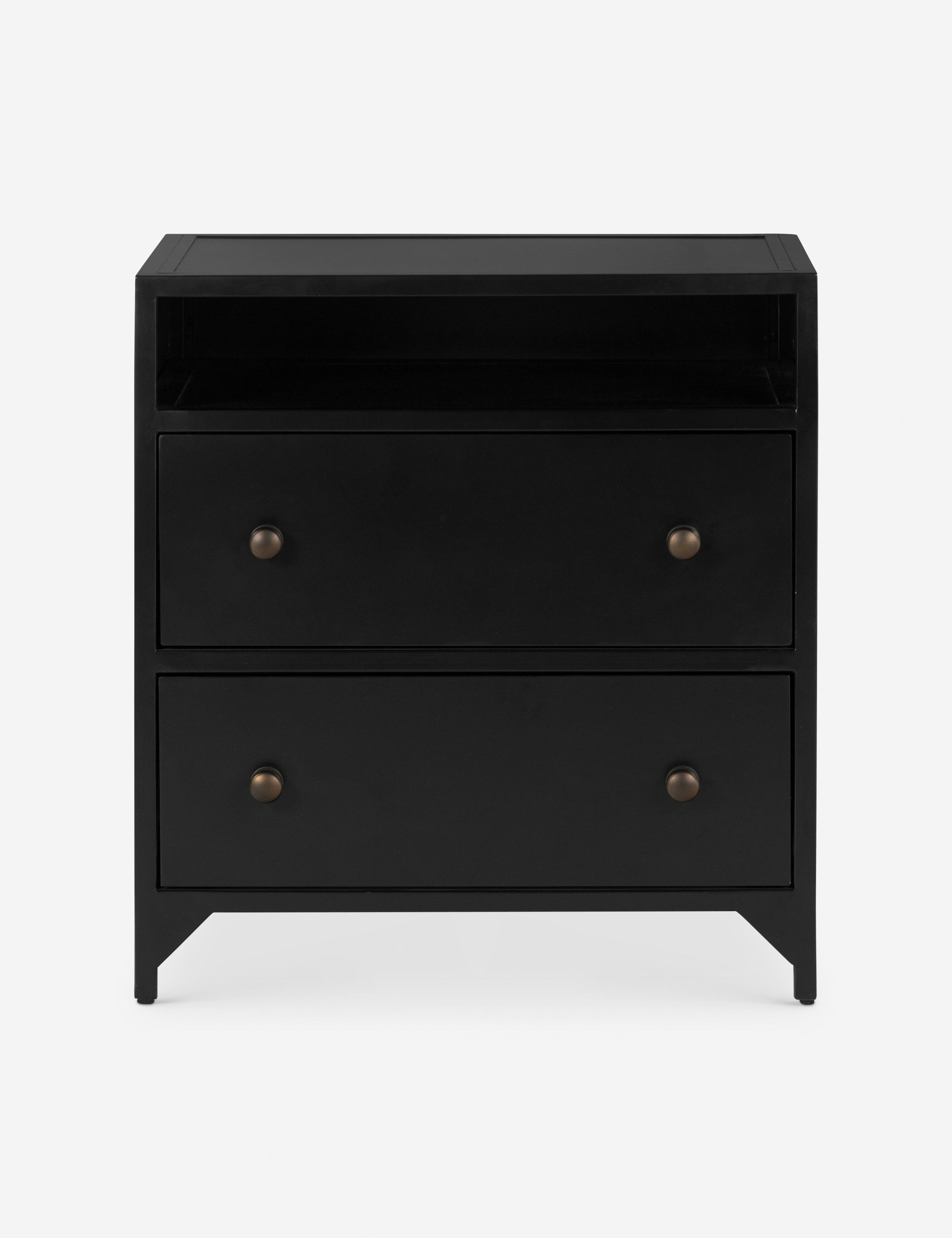 Table de chevet à 2 tiroirs - Parfaite pour les chambres d'inspiration industrielle, cette table de chevet apporte une touche sophistiquée grâce à ses poignées de tiroir rondes qui ajoutent un