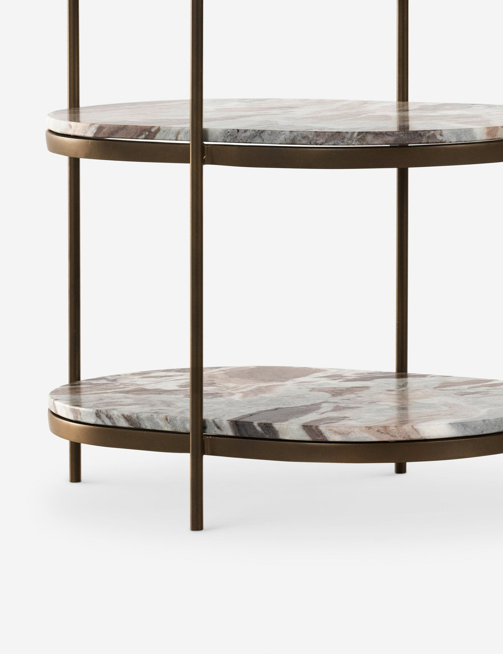Table de chevet - Alliant le charme d'inspiration vintage au luxe moderne, cette table de chevet à trois niveaux apporte une touche sophistiquée à votre chambre