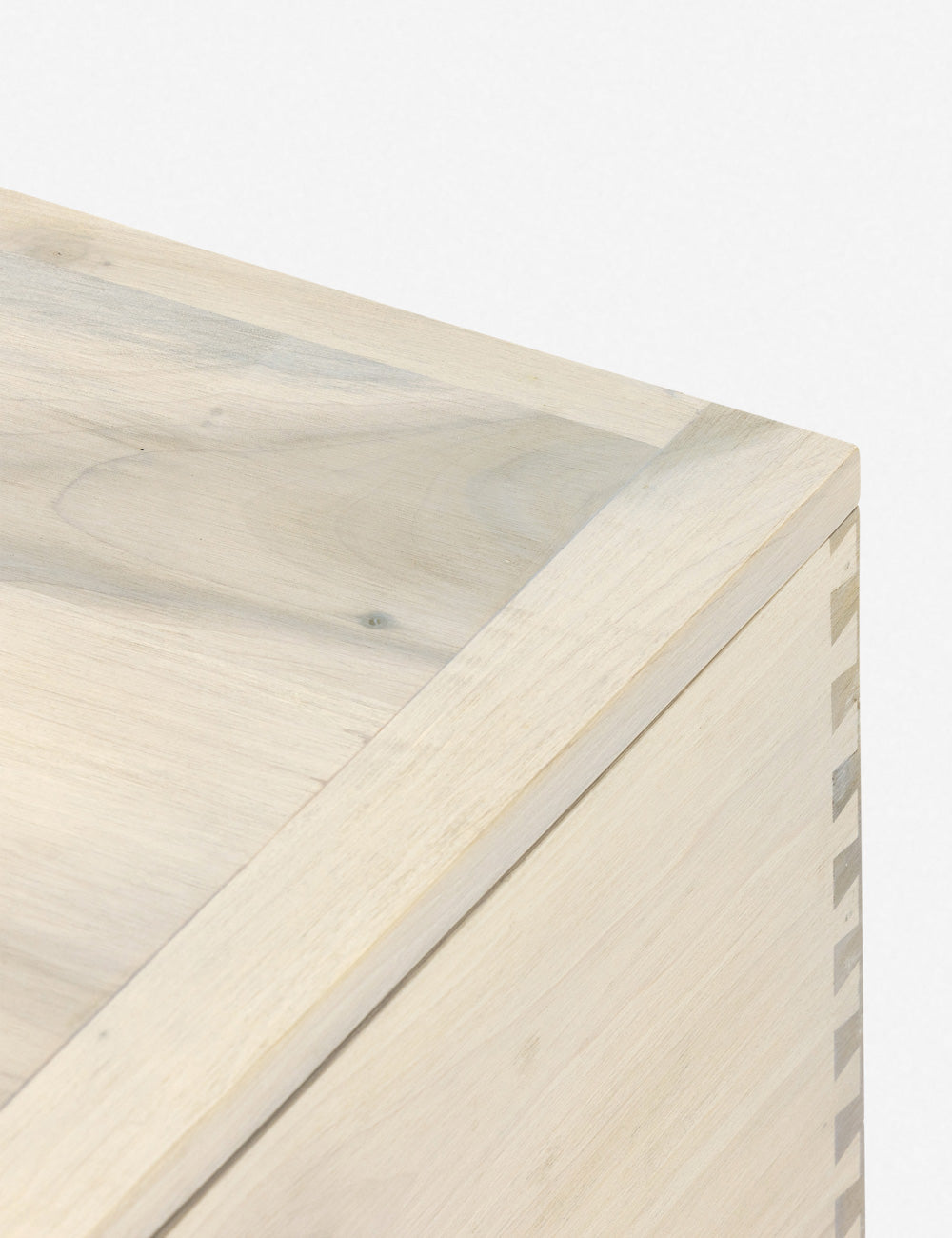 Banc – Mettez de l'ordre dans votre pièce à vivre ou votre entrée (avec une organisation optimale) grâce à ce banc-coffre élégant