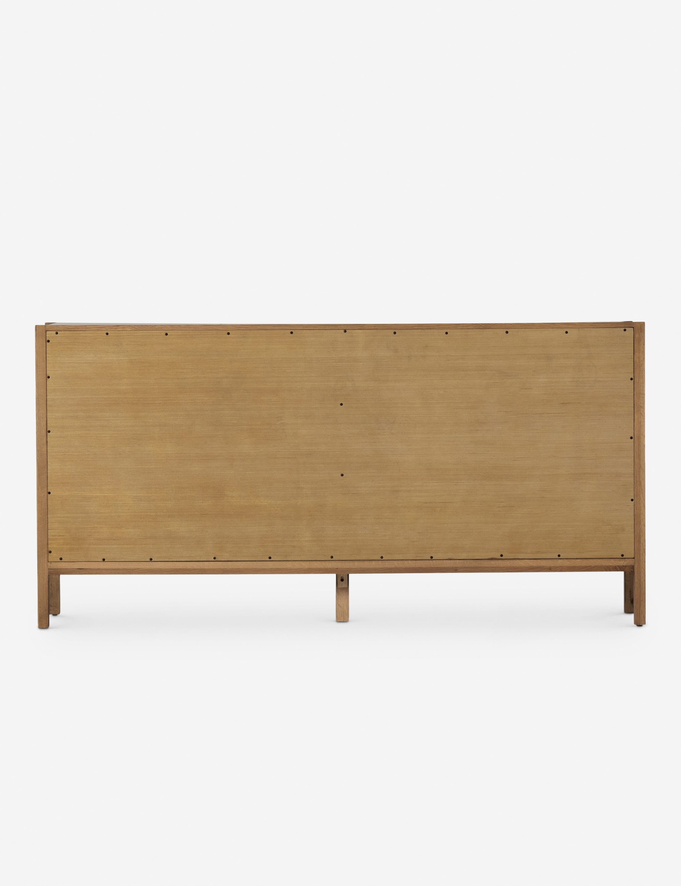 Commode - Avec son cadre apparent et ses lignes minimalistes, cette commode offre une version modernisée du style du milieu du siècle dernier