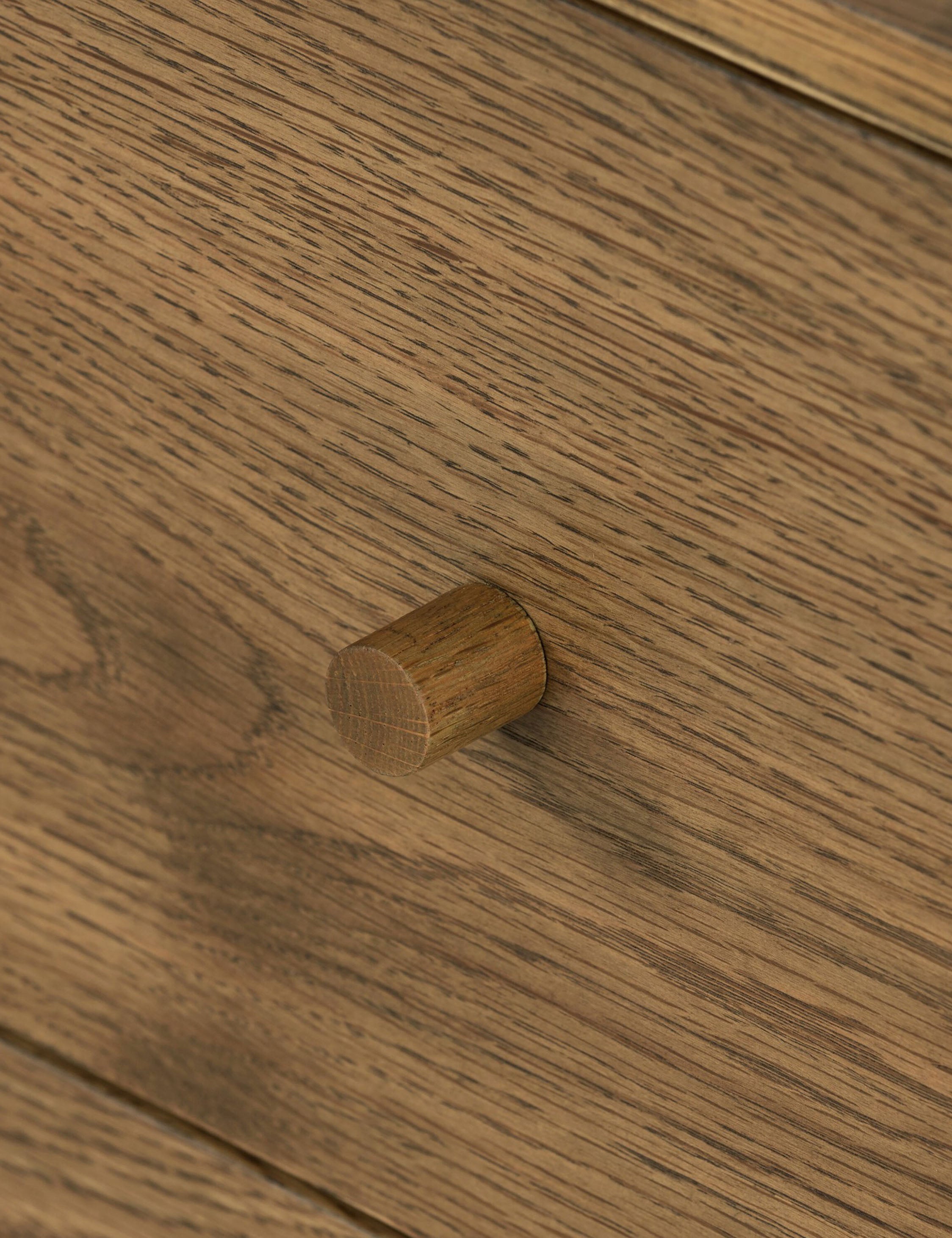Table de chevet - Avec son cadre apparent et ses lignes minimalistes, cette table de chevet offre une réinterprétation moderne du style mid-century.