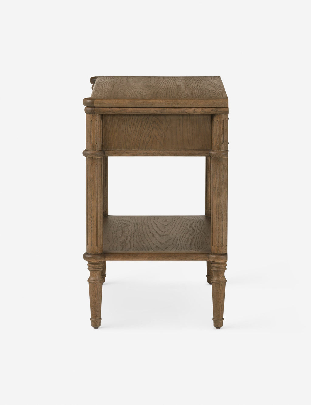 Table de chevet - Le style traditionnel rencontre l'attrait moderne dans cette commode d'inspiration européenne vintage
