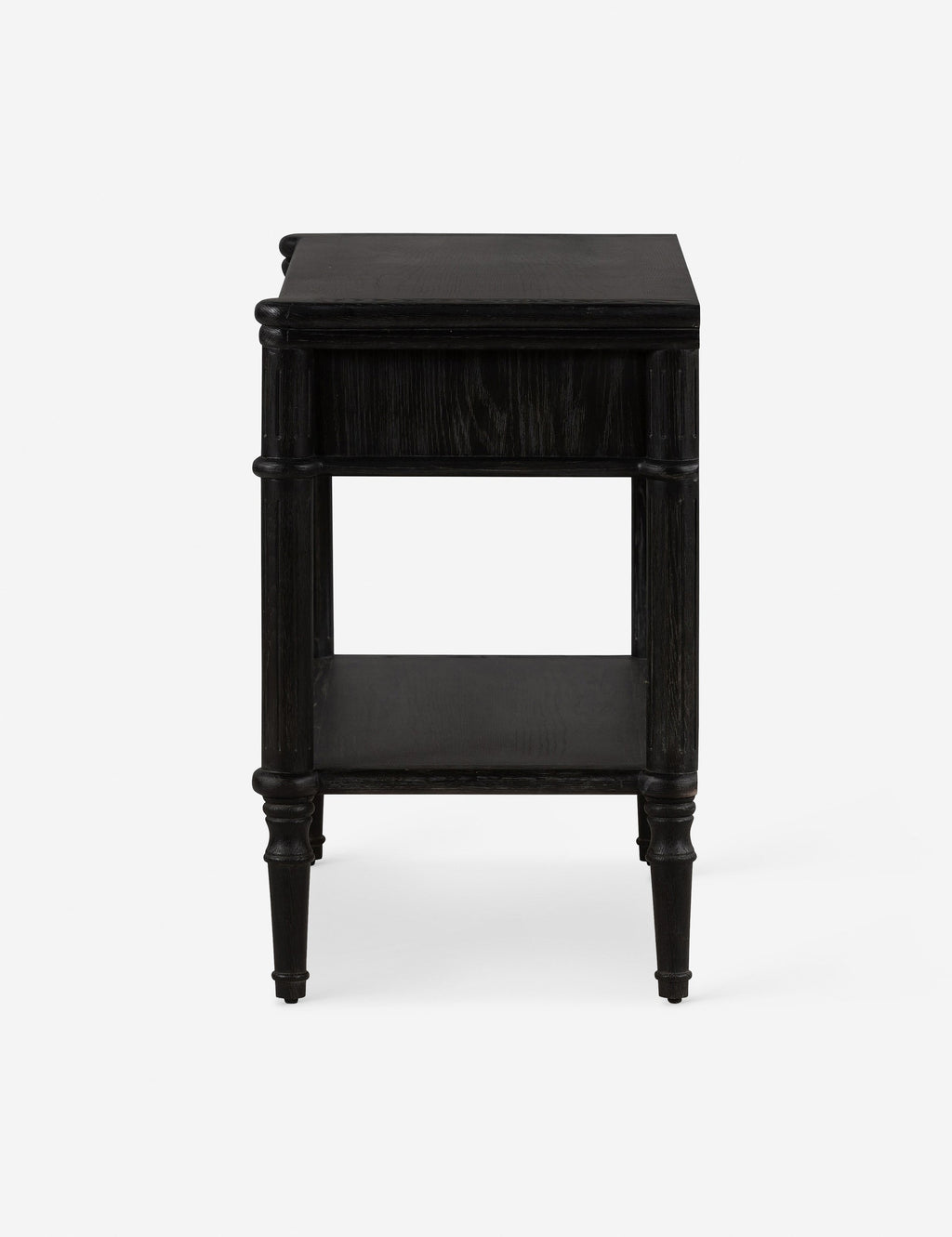 Table de chevet - Le style traditionnel rencontre l'attrait moderne dans cette commode d'inspiration européenne vintage
