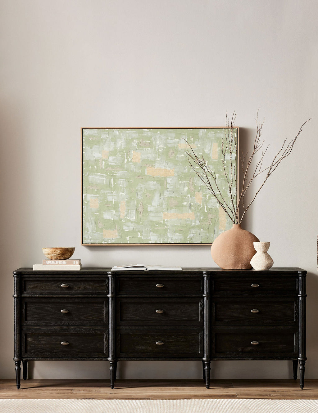 Commode à 9 tiroirs - Le style traditionnel rencontre l'attrait moderne dans cette commode d'inspiration européenne vintage