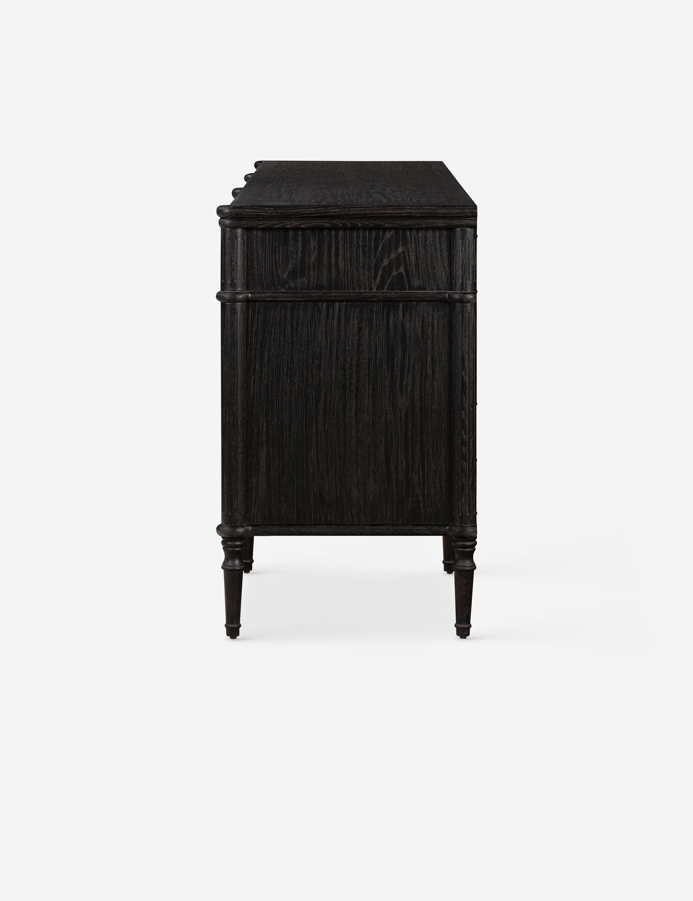 Commode à 9 tiroirs - Le style traditionnel rencontre l'attrait moderne dans cette commode d'inspiration européenne vintage