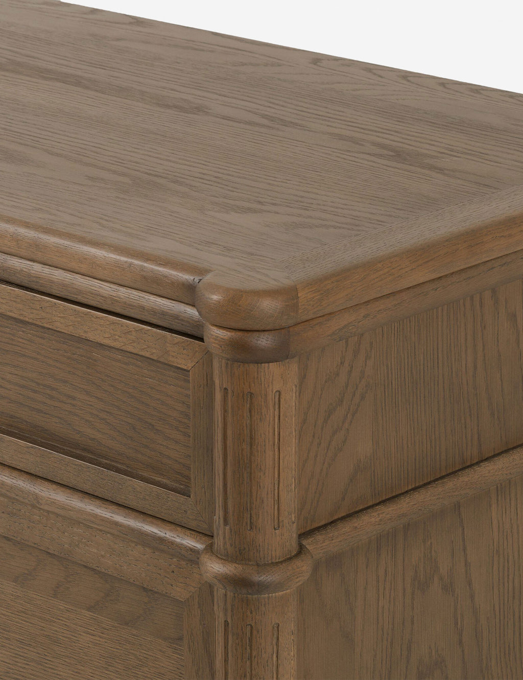 Commode à 6 tiroirs - Le style traditionnel rencontre l'attrait moderne dans cette commode d'inspiration européenne vintage