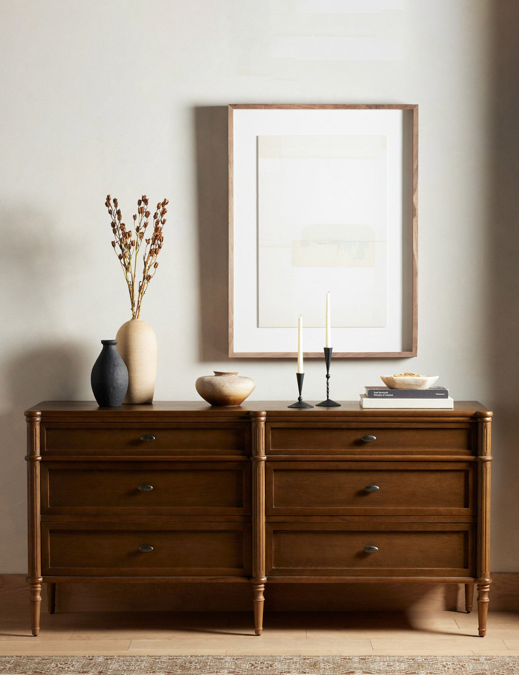Commode à 6 tiroirs - Le style traditionnel rencontre l'attrait moderne dans cette commode d'inspiration européenne vintage