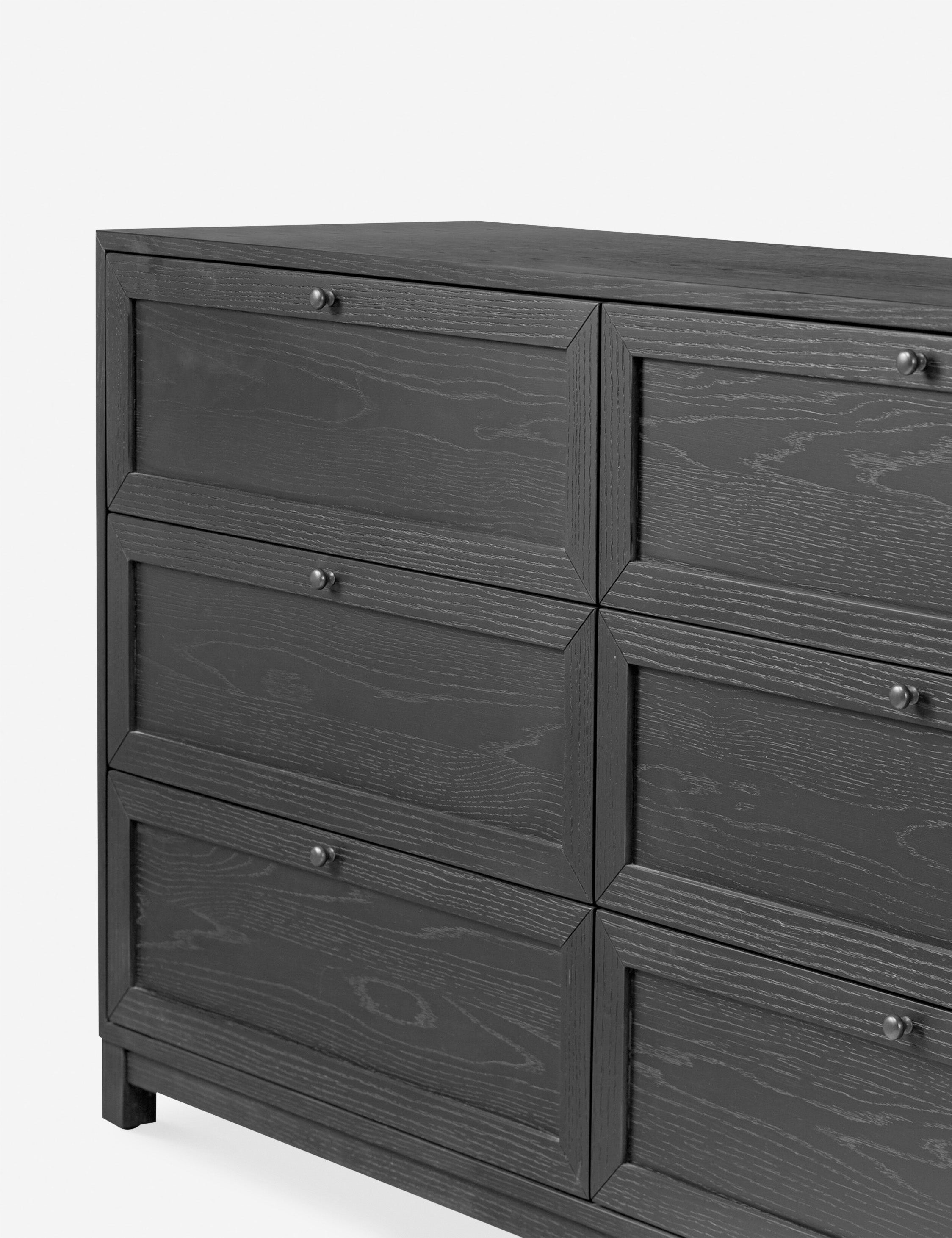 Commode à 9 tiroirs - Une commode de transition revêtue de chêne pour un impact intemporel