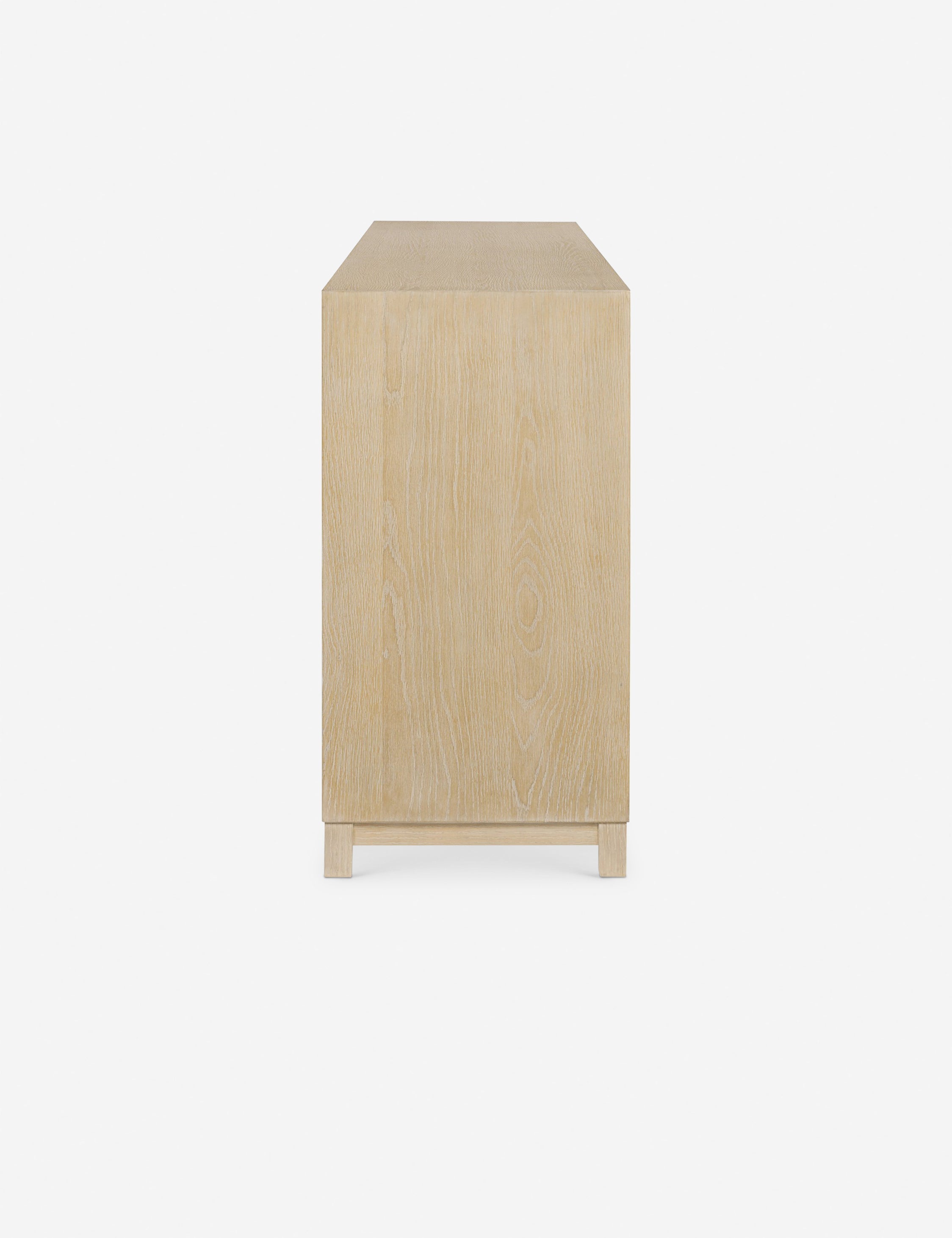 Commode à 9 tiroirs - Une commode de transition revêtue de chêne pour un impact intemporel