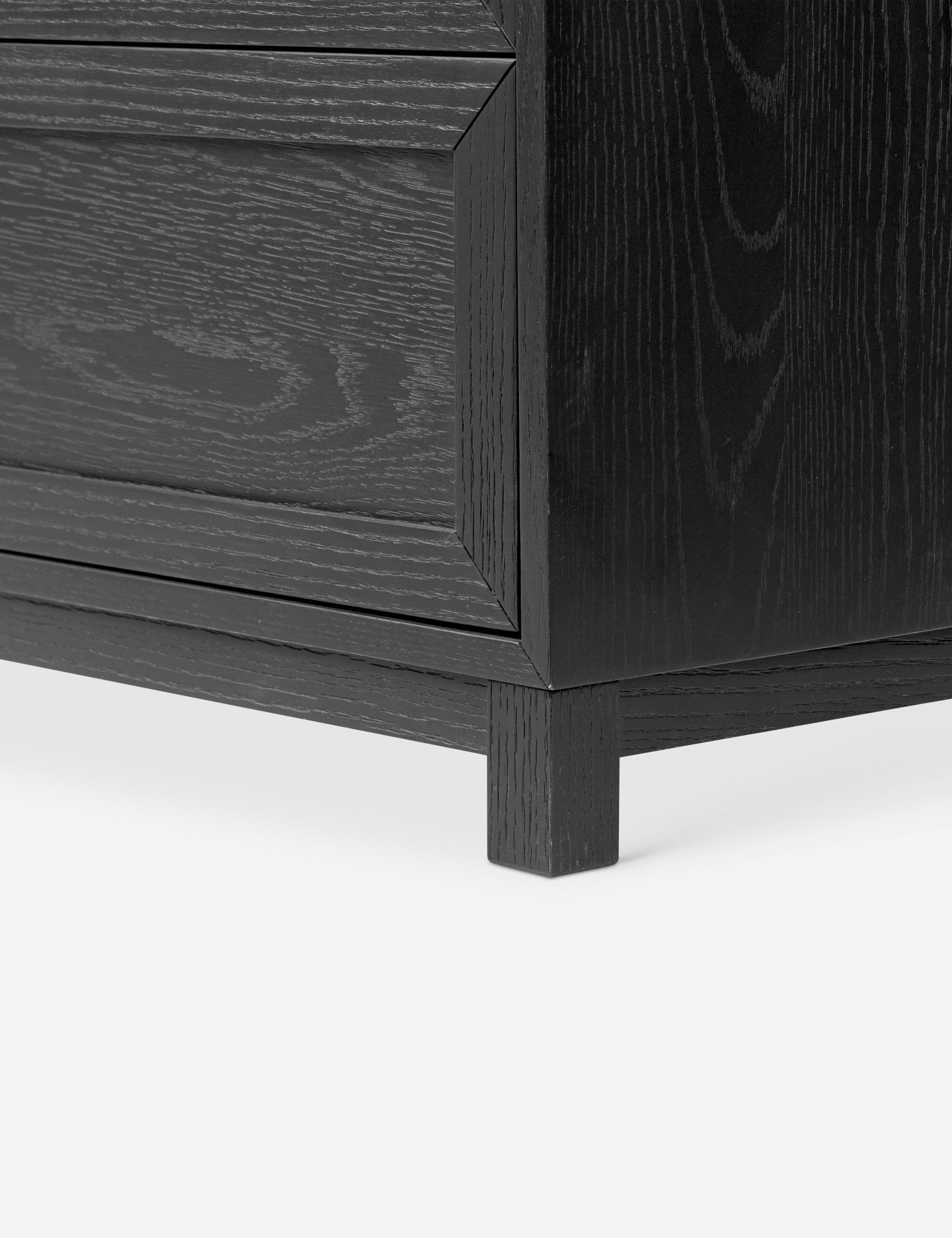 Commode à 6 tiroirs – Une commode de transition revêtue de chêne pour un impact intemporel
