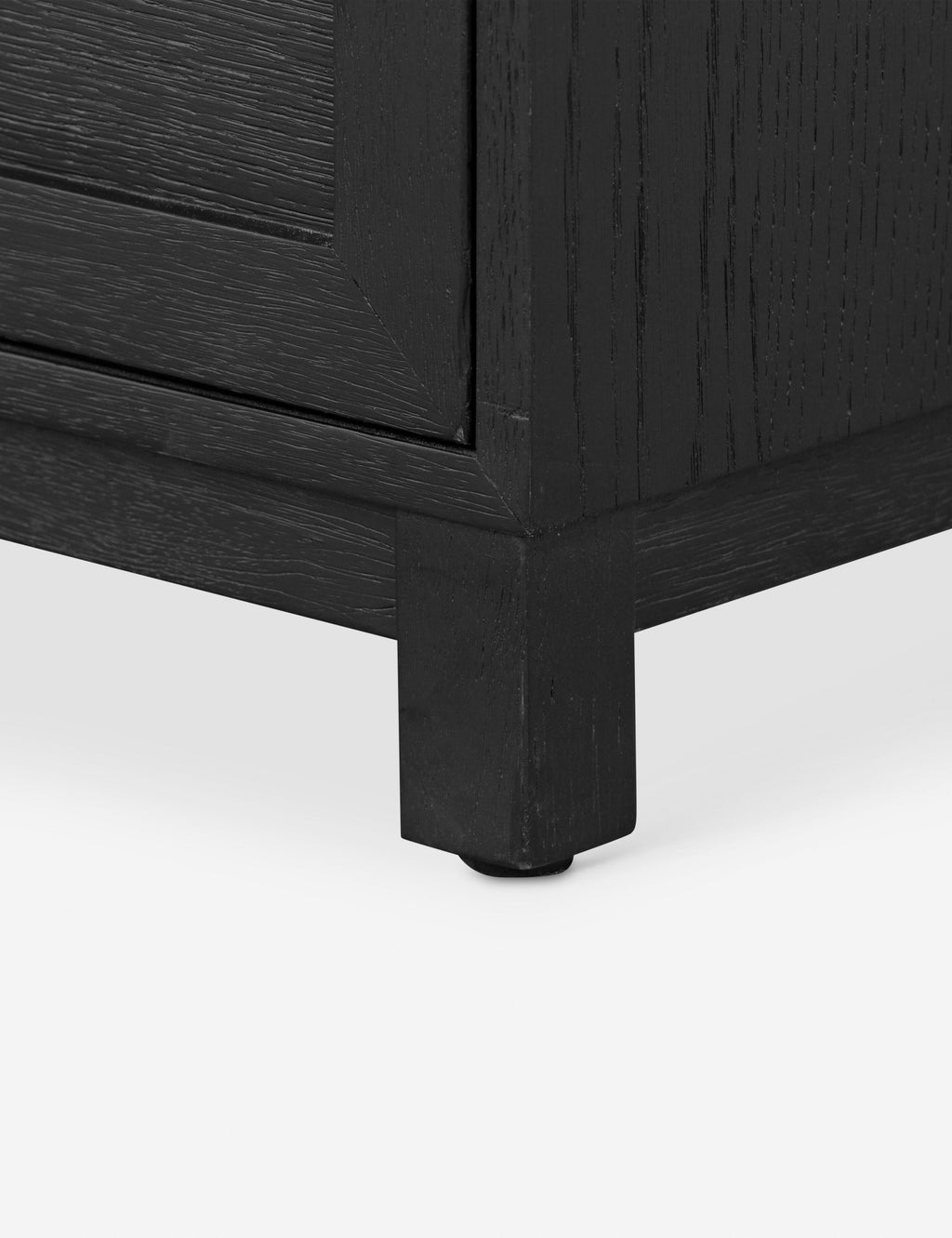 Commode à 6 tiroirs – Une commode de transition revêtue de chêne pour un impact intemporel