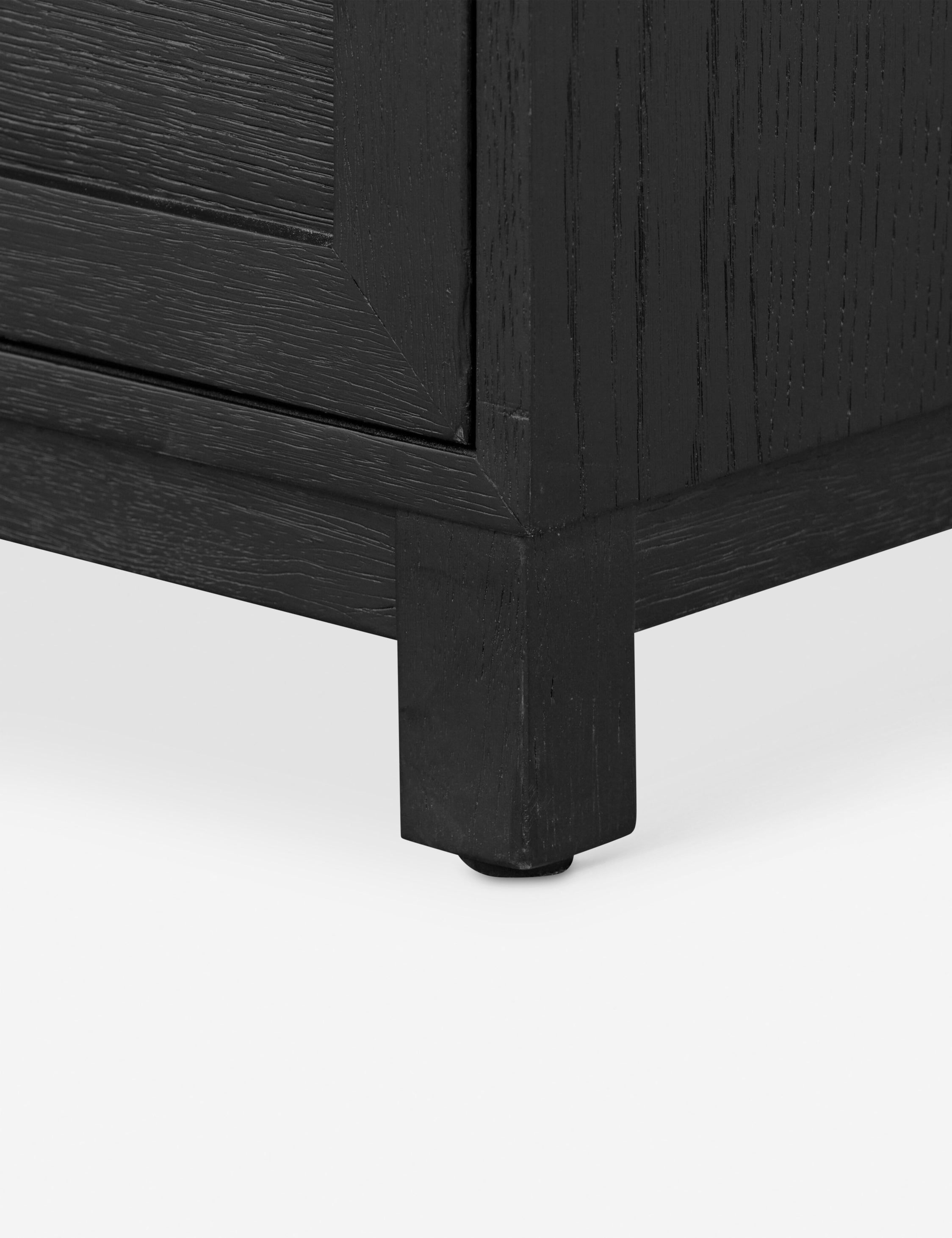 Commode à 6 tiroirs – Une commode de transition revêtue de chêne pour un impact intemporel