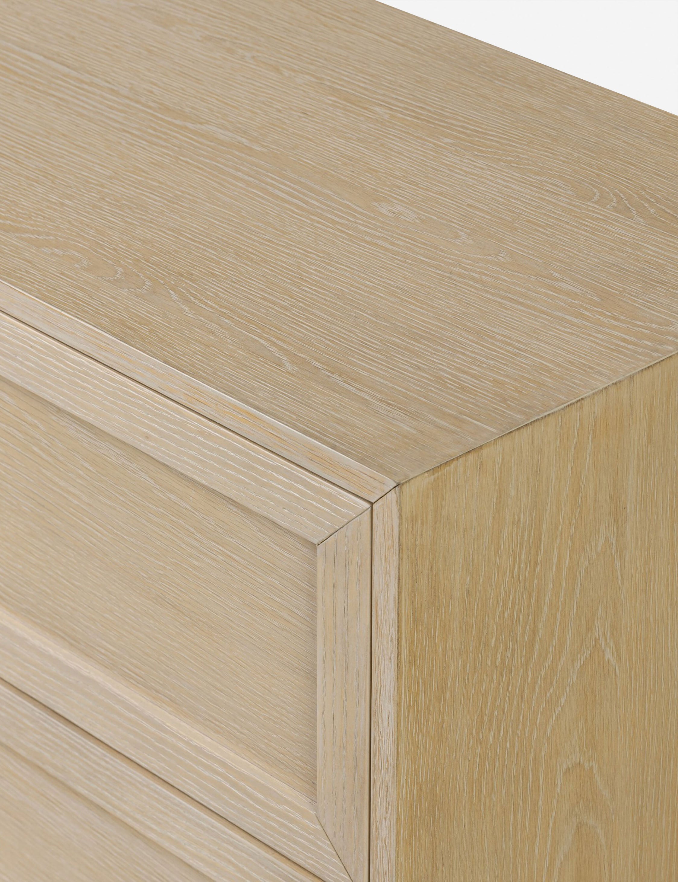 Commode à 6 tiroirs – Une commode de transition revêtue de chêne pour un impact intemporel