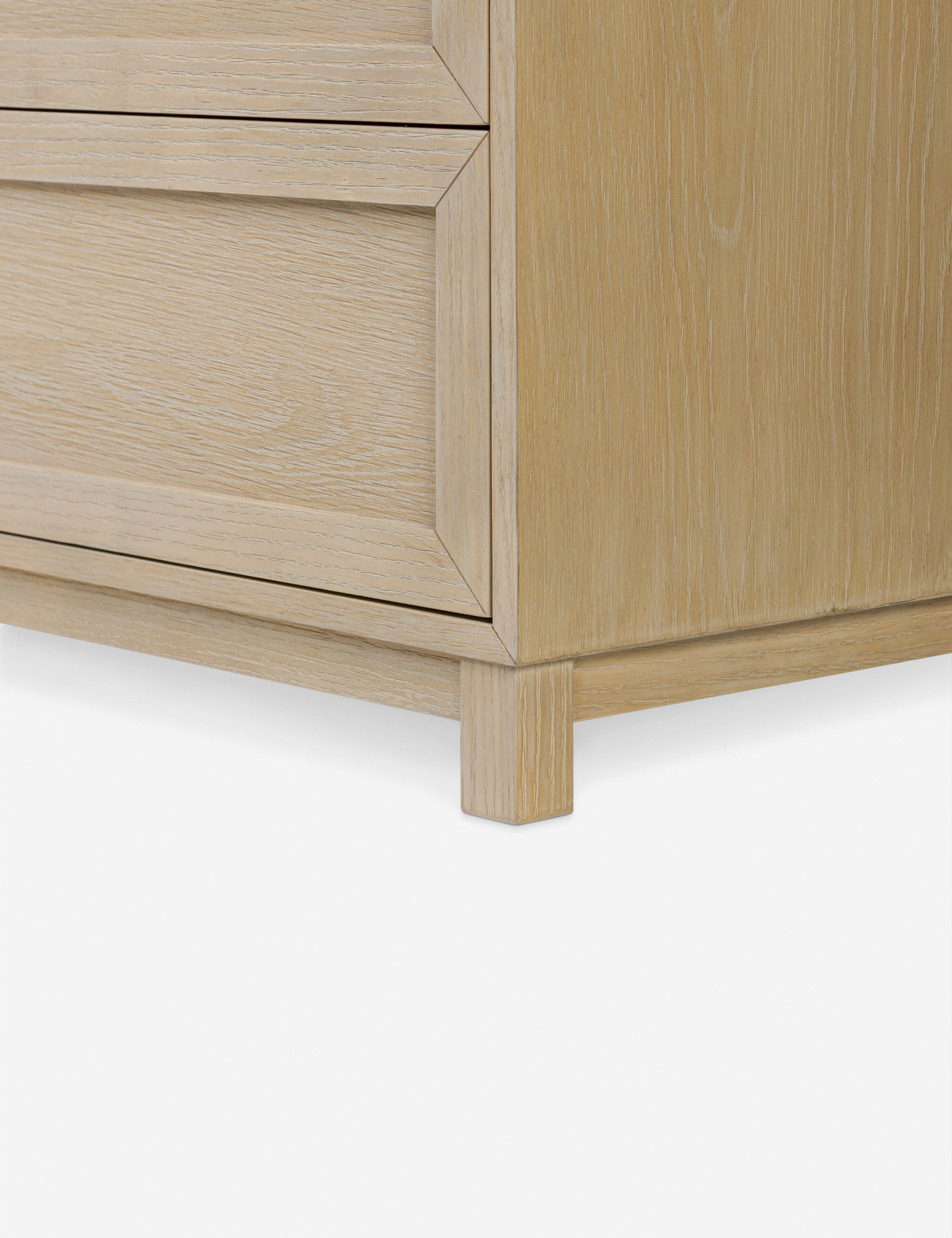 Commode à 6 tiroirs – Une commode de transition revêtue de chêne pour un impact intemporel