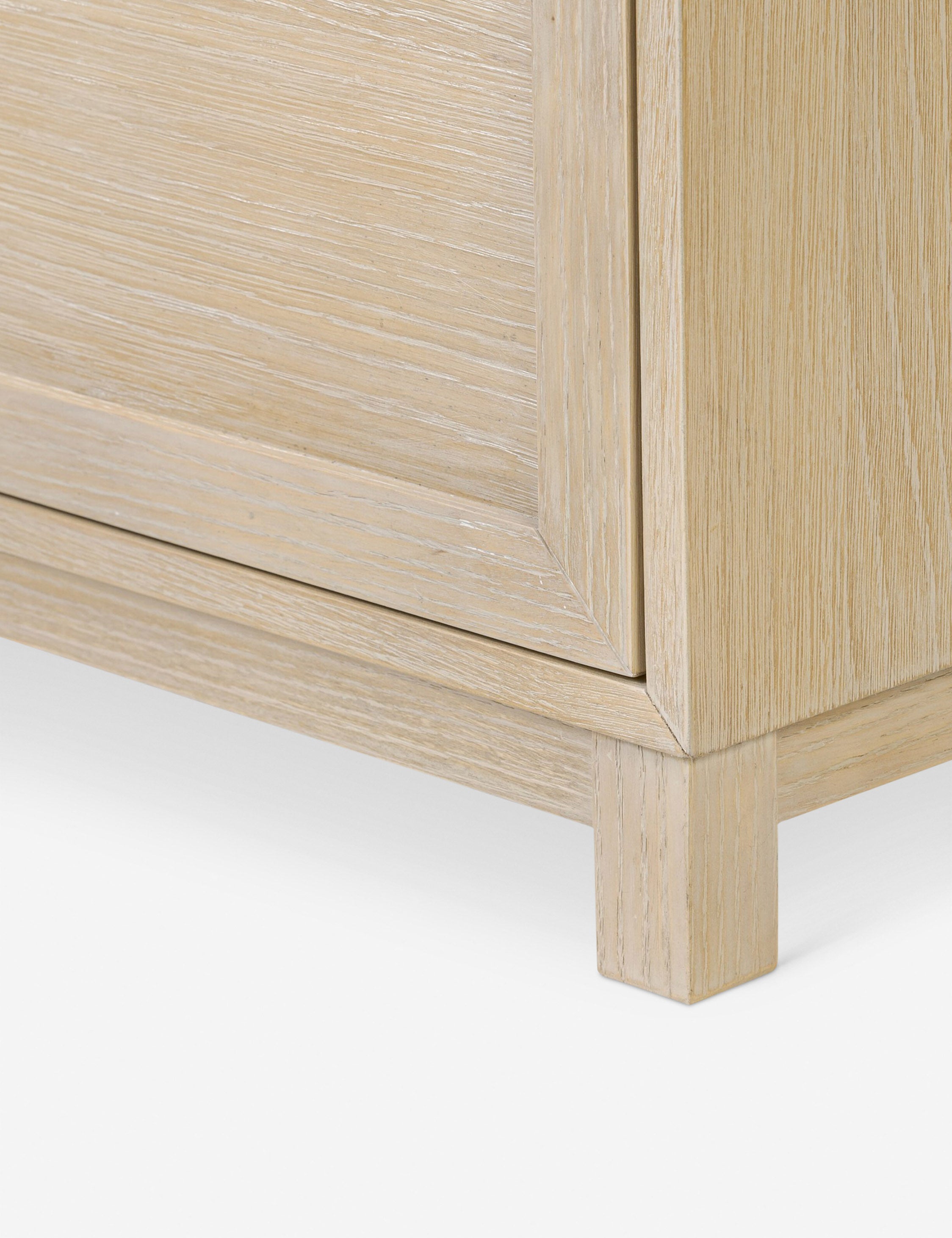 Table de chevet - Une table de chevet de style transitionnel en chêne pour un impact intemporel