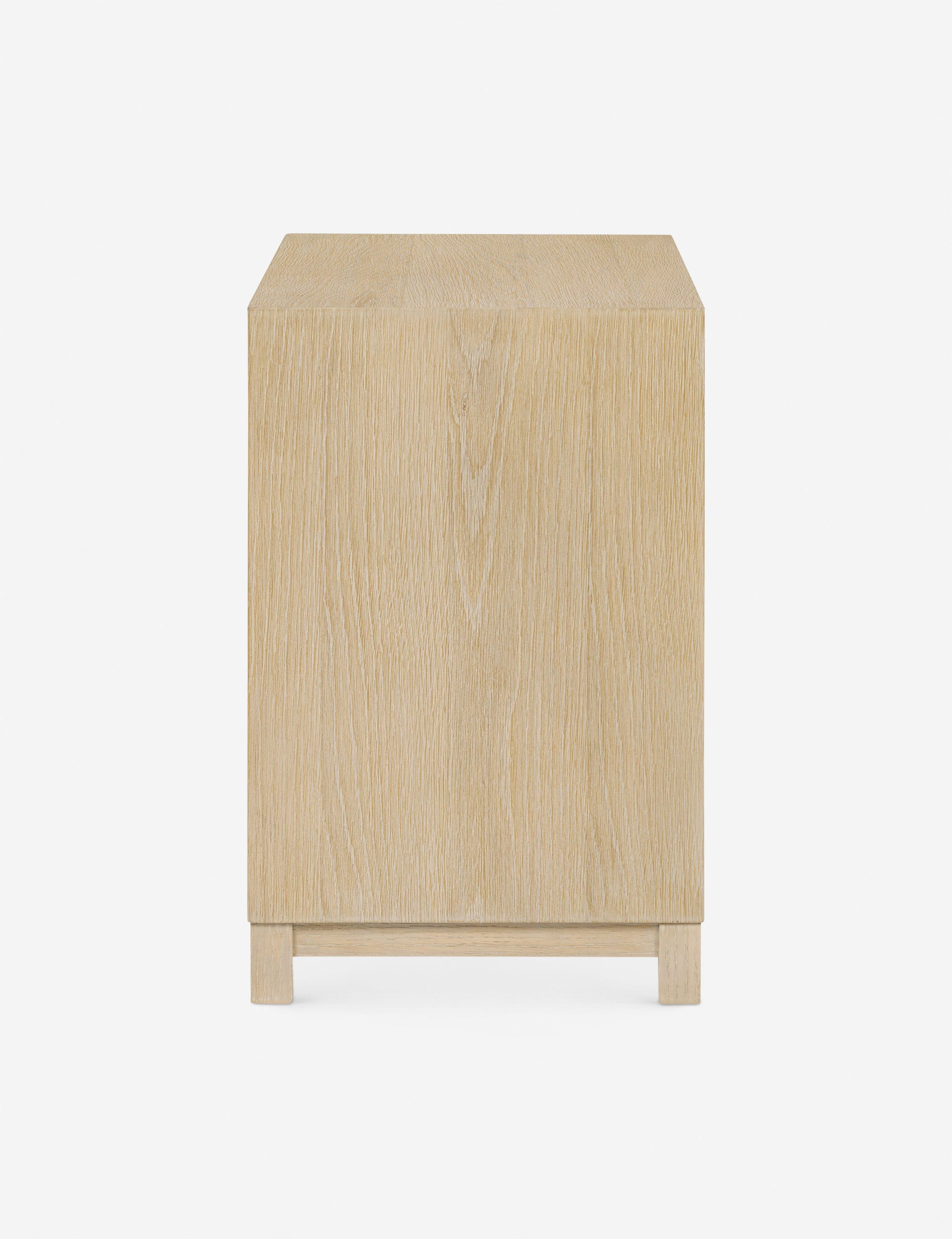 Table de chevet - Une table de chevet de style transitionnel en chêne pour un impact intemporel