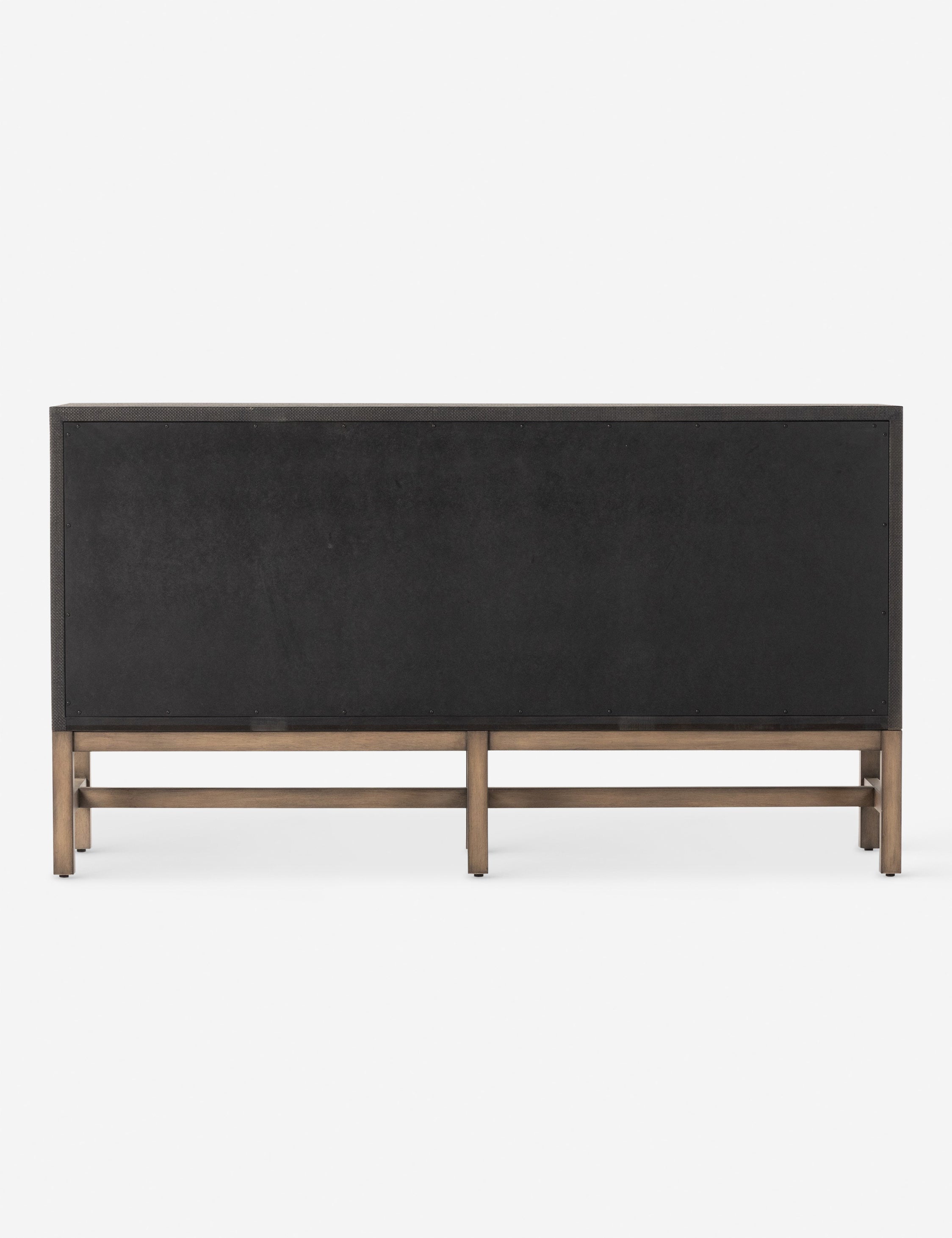 Commode - Cette commode en raphia tressé offre un impact textuel avec une silhouette nette et linéaire