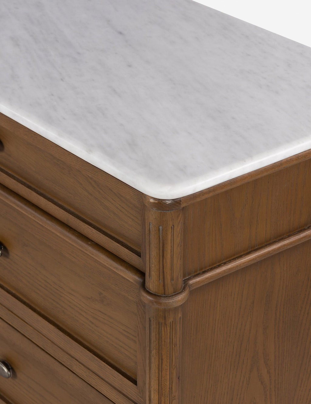 Commode à 6 tiroirs - Le style traditionnel rencontre l'attrait moderne dans cette commode d'inspiration européenne vintage