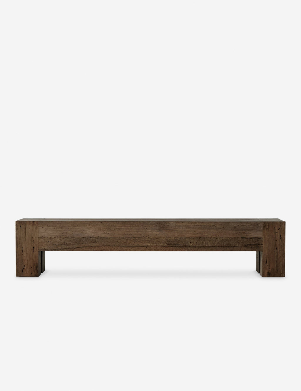 Banc - Ses pieds massifs et ses assemblages à queue-d'aronde confèrent à ce banc une touche rustique.
