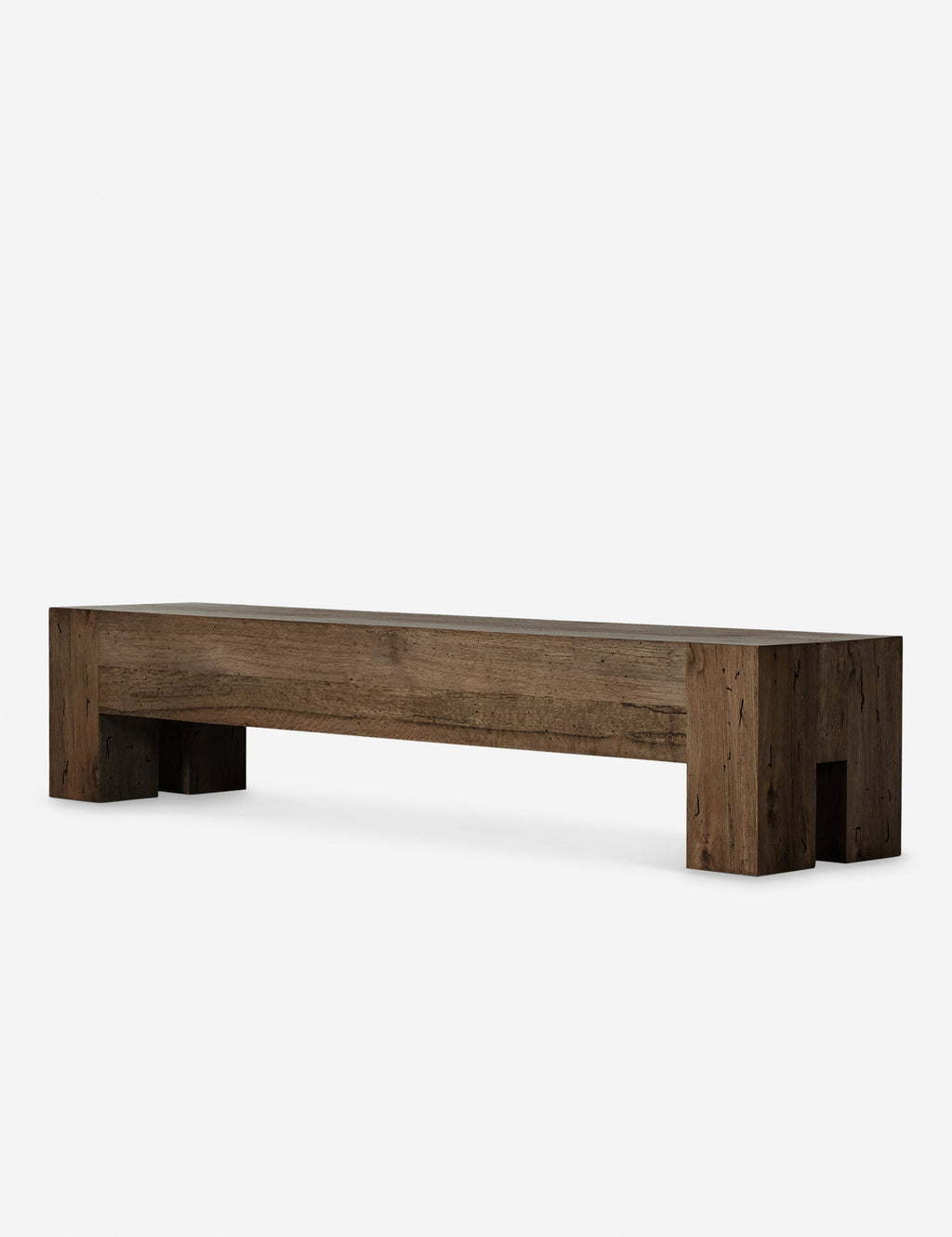 Banc - Ses pieds massifs et ses assemblages à queue-d'aronde confèrent à ce banc une touche rustique.