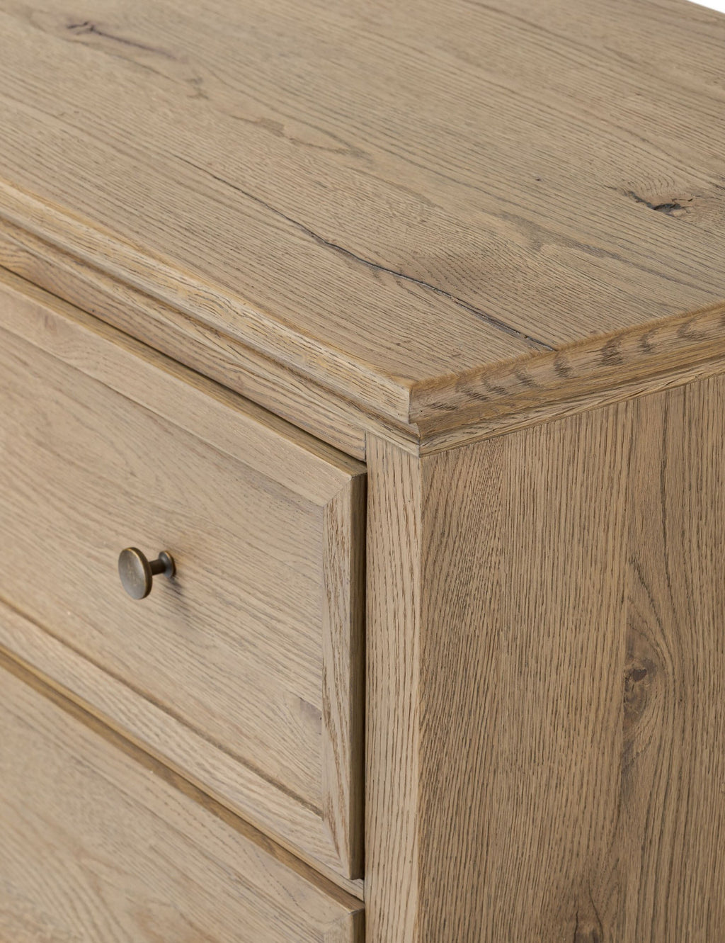 Commode haute - apporte son savoir-faire exceptionnel à une collection intemporelle ancrée dans