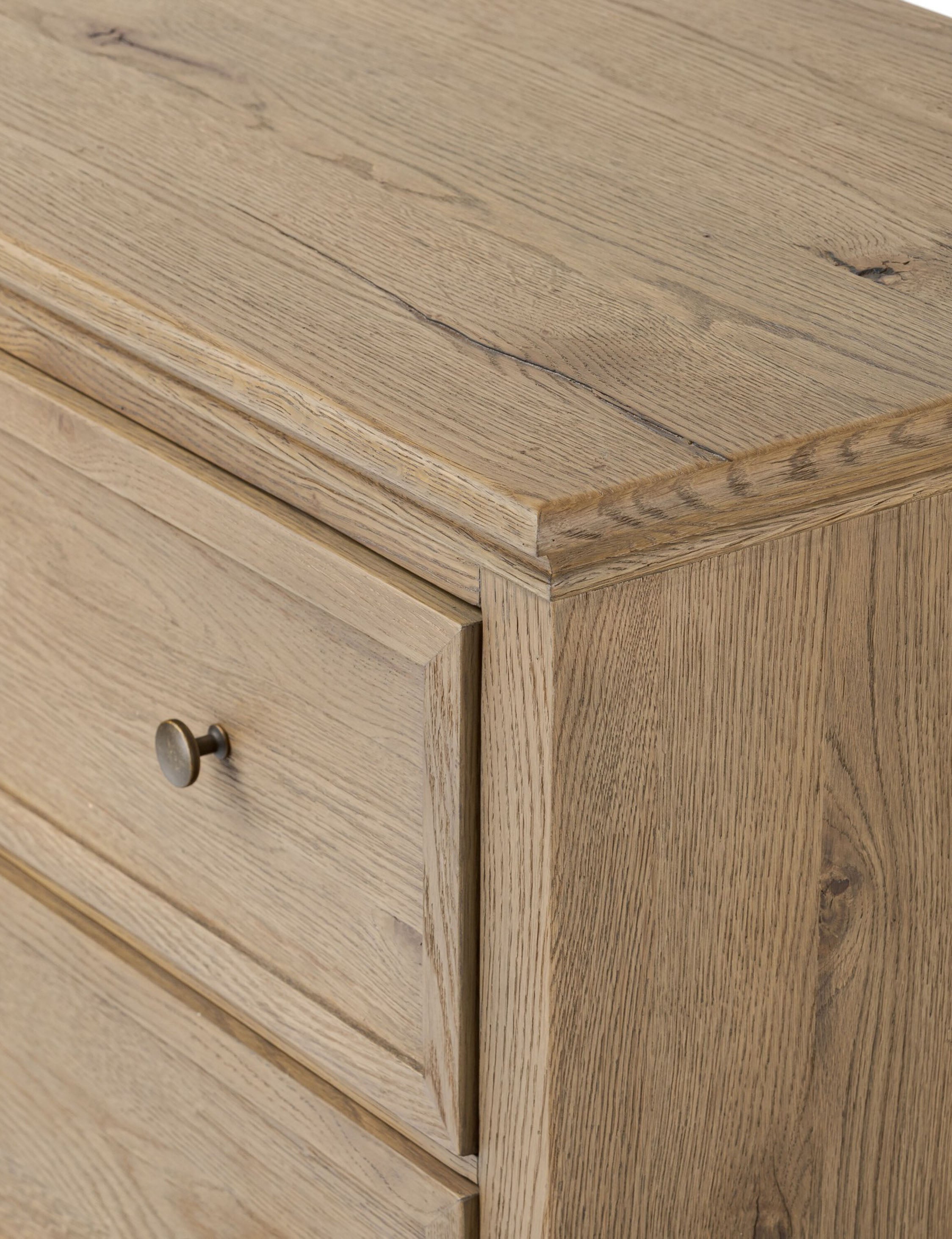 Commode haute - apporte son savoir-faire exceptionnel à une collection intemporelle ancrée dans