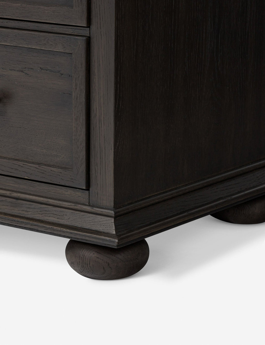 Commode haute - apporte son savoir-faire exceptionnel à une collection intemporelle ancrée dans