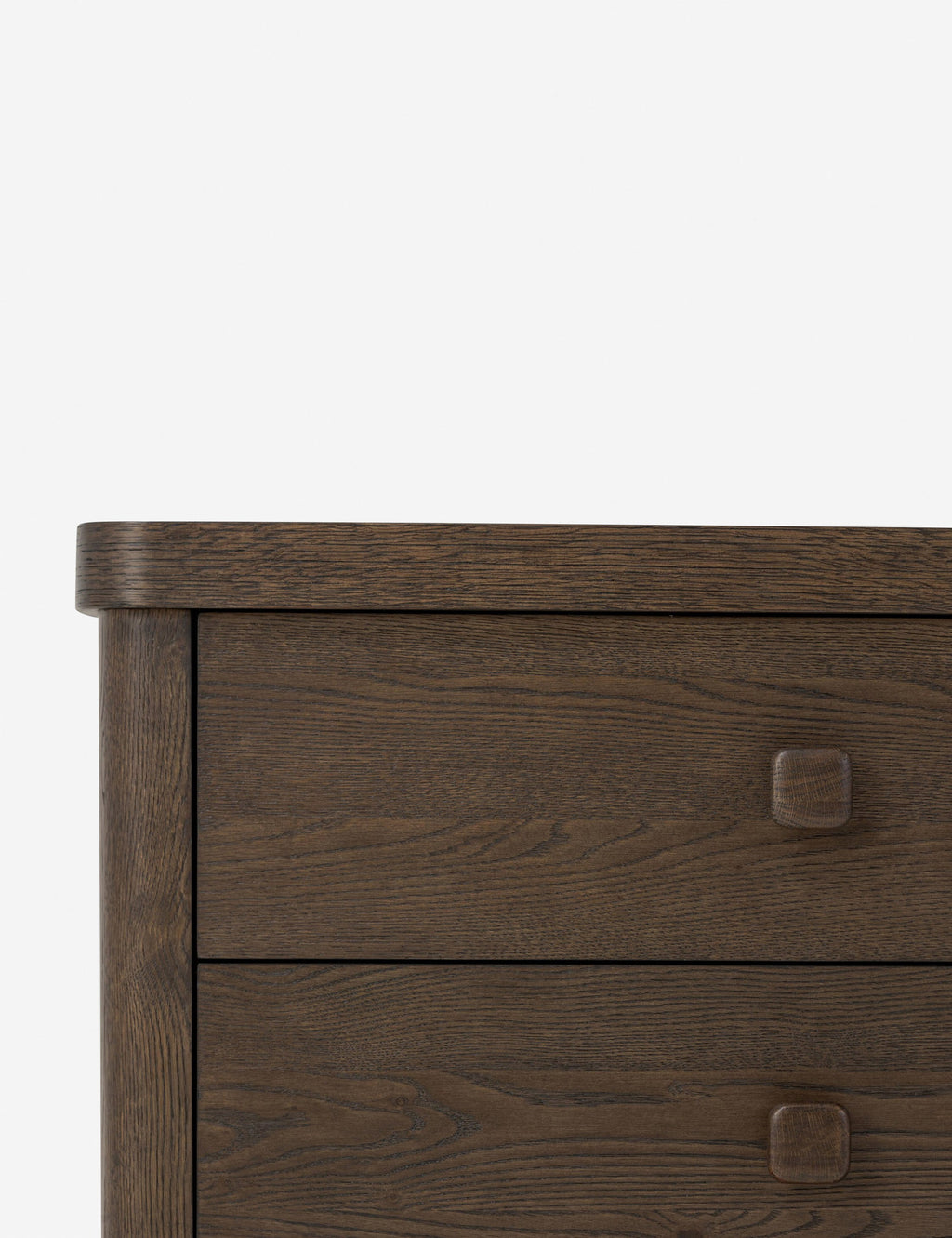 Commode - Ancrée dans une simplicité sculpturale, la commode offre une présence audacieuse au caractère moderne