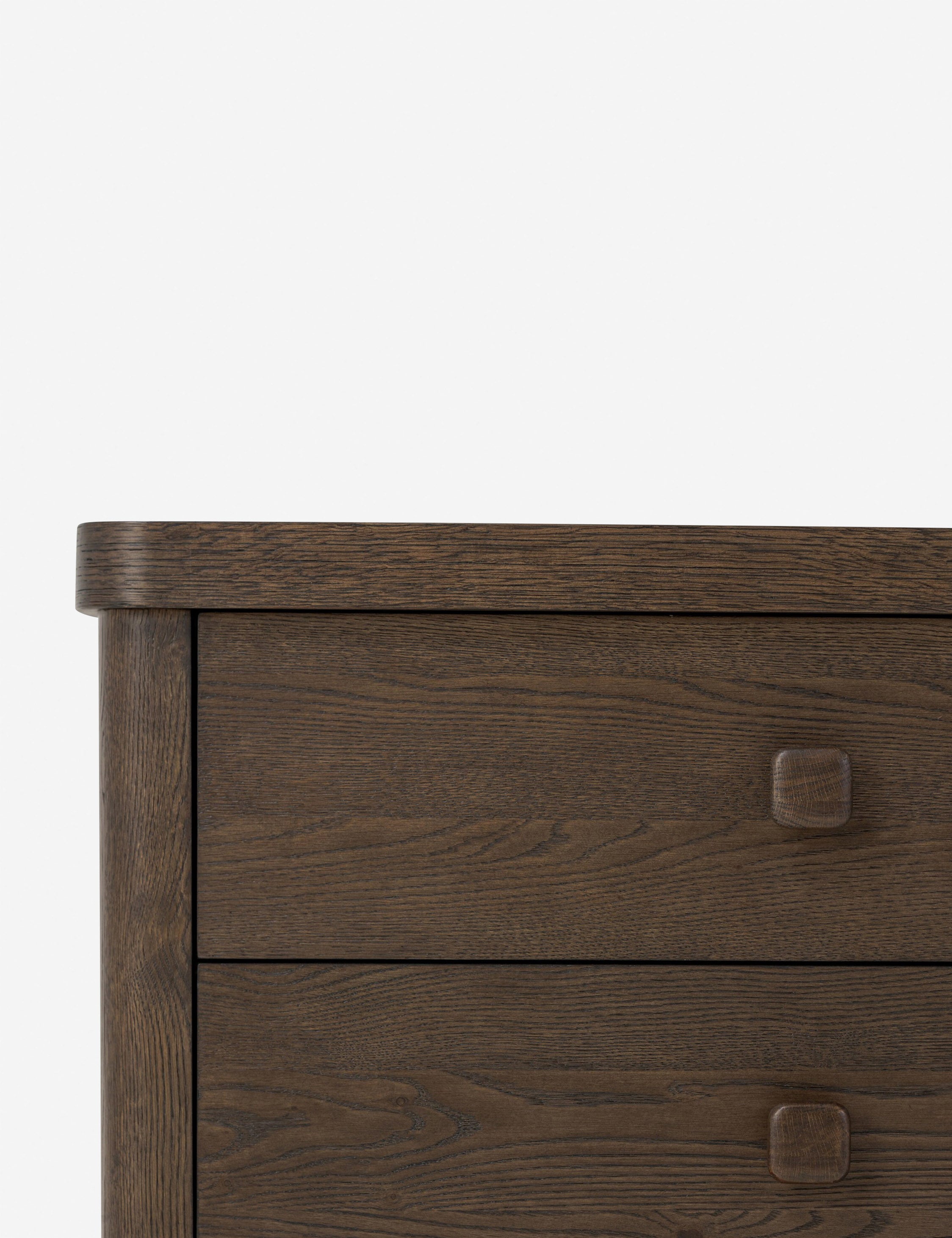 Commode - Ancrée dans une simplicité sculpturale, la commode offre une présence audacieuse au caractère moderne