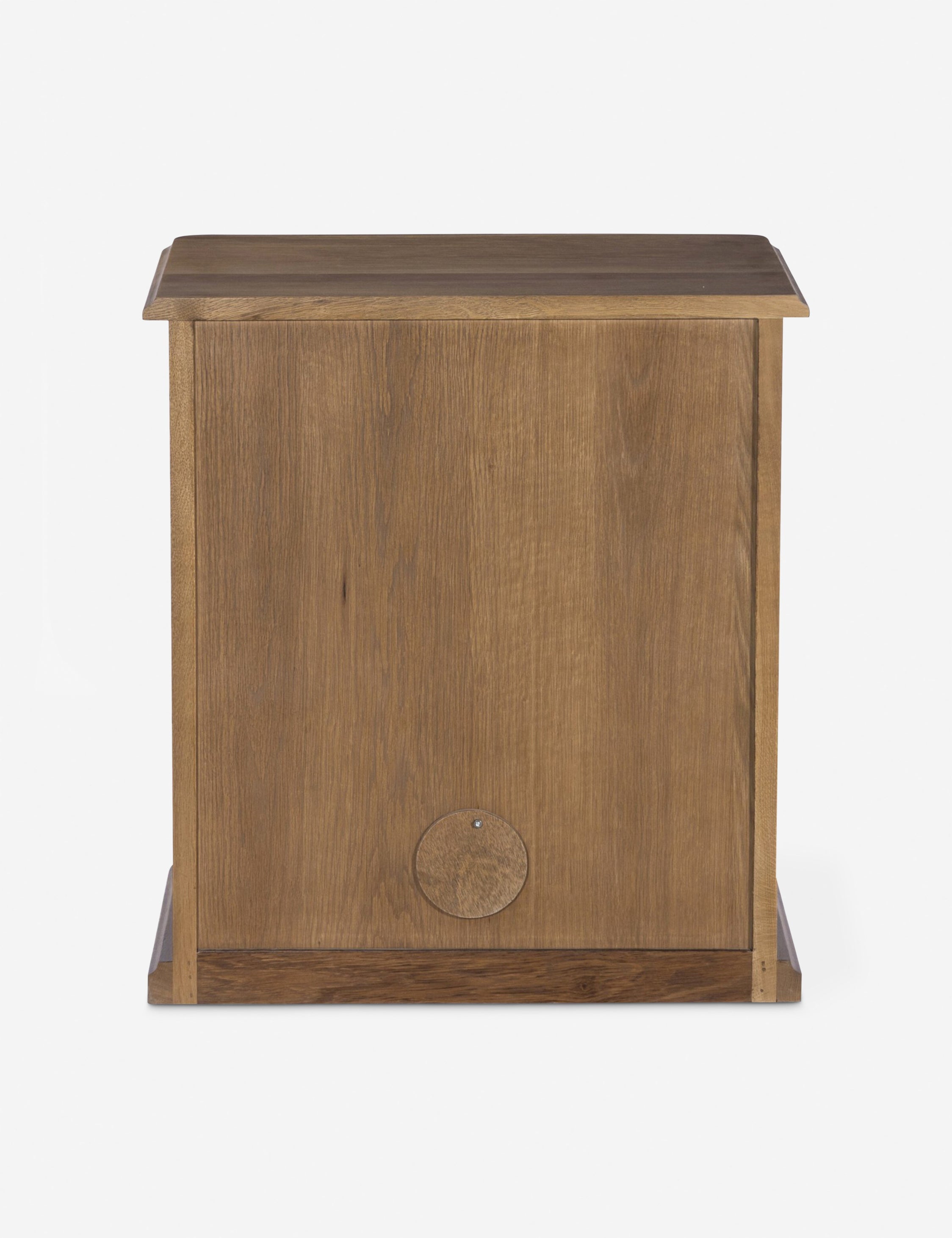 Table de chevet - apporte son savoir-faire exceptionnel à une collection intemporelle enracinée dans l'