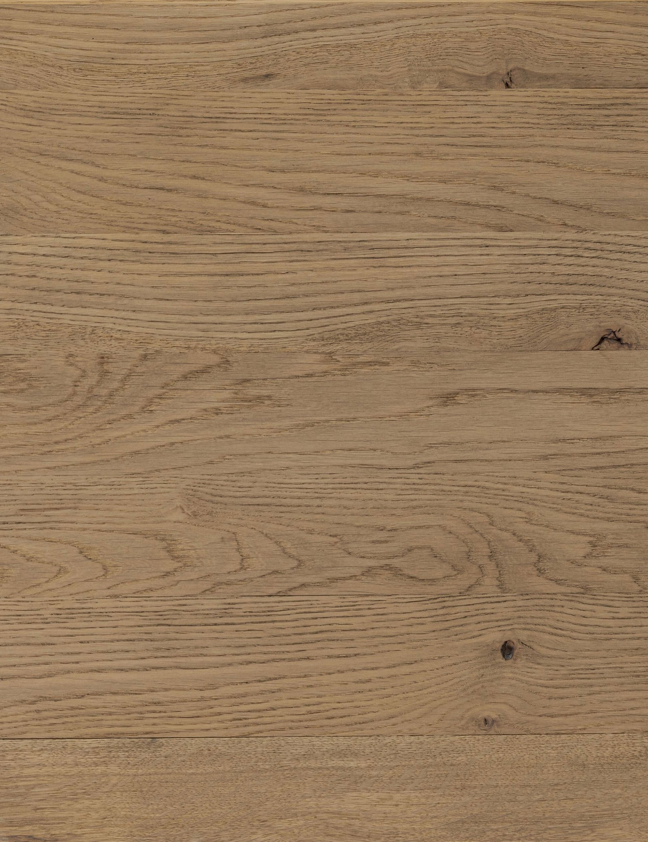 Commode - Le chêne fumé et les lignes épurées confèrent à cette commode un aspect raffiné et la chaleur naturelle du grain du bois