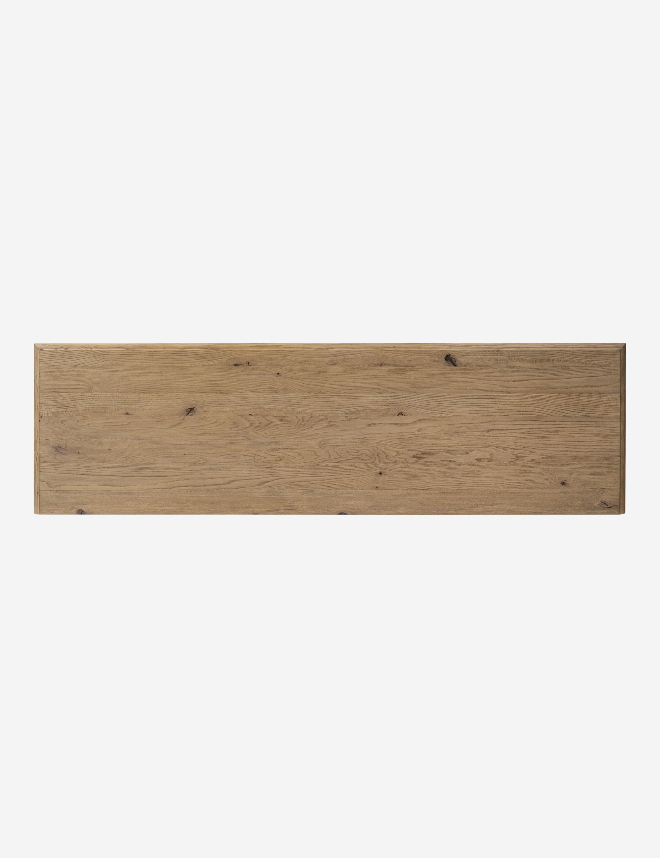 Commode - Le chêne fumé et les lignes épurées confèrent à cette commode un aspect raffiné et la chaleur naturelle du grain du bois