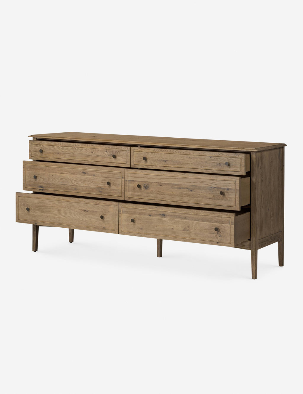 Commode - Le chêne fumé et les lignes épurées confèrent à cette commode un aspect raffiné et la chaleur naturelle du grain du bois