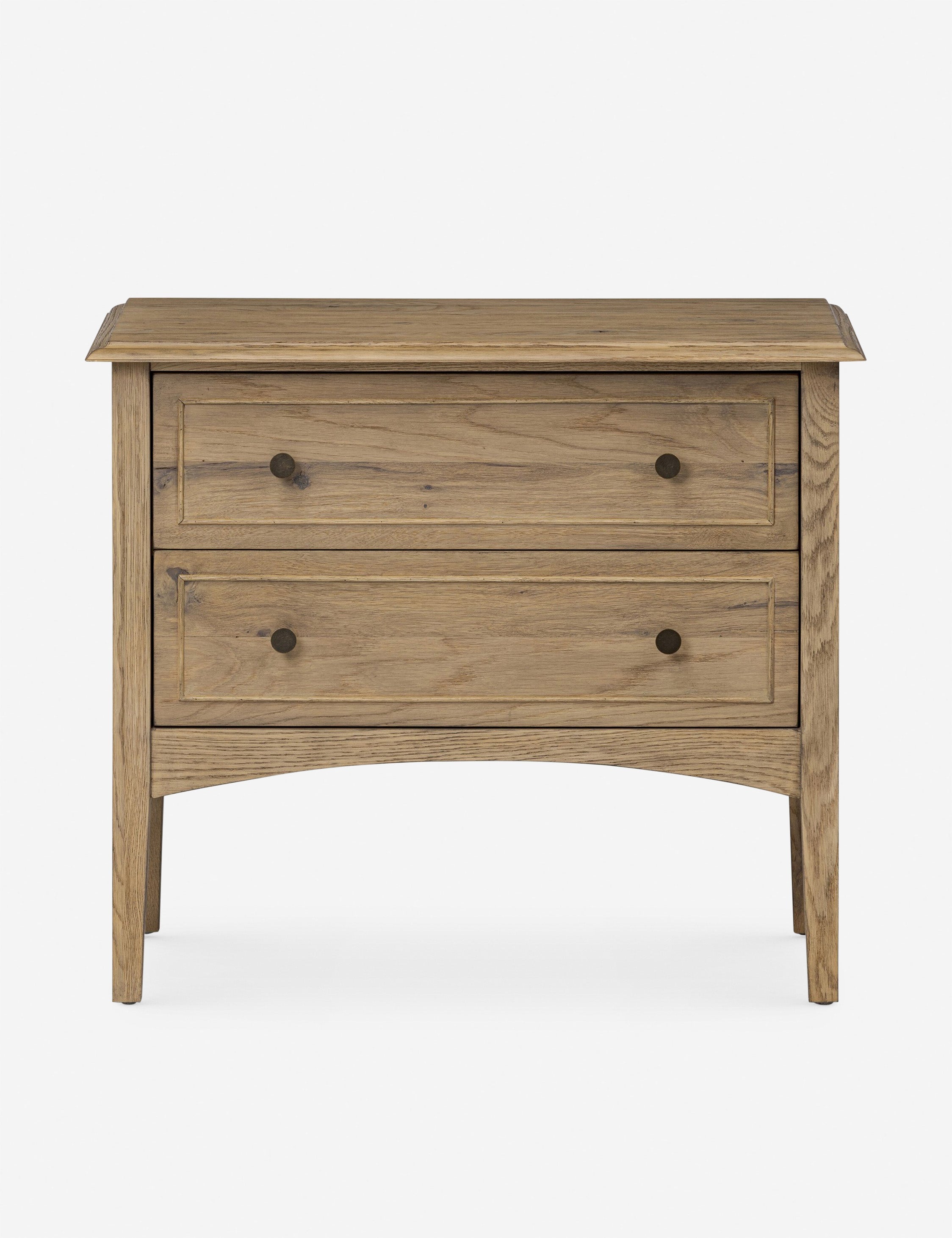 Table de chevet - Le chêne fumé et les lignes sur mesure confèrent à la table de chevet Archdale un look raffiné et la chaleur naturelle du grain du bois.