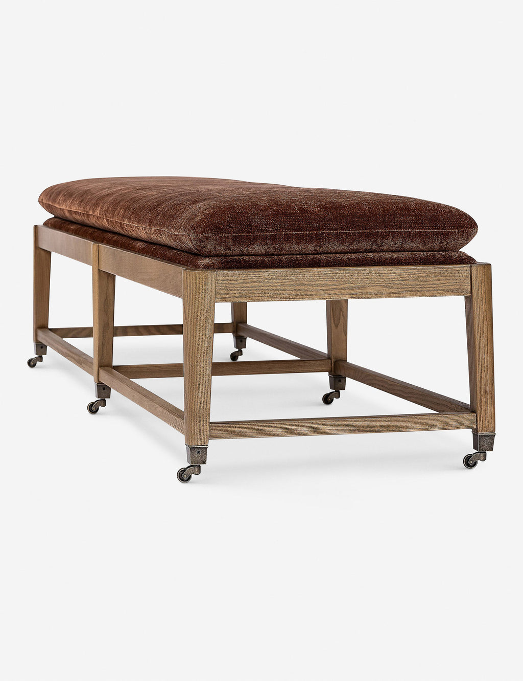 Banc - Ce banc présente un design rétro, ses six pieds étant munis de roulettes en laiton.