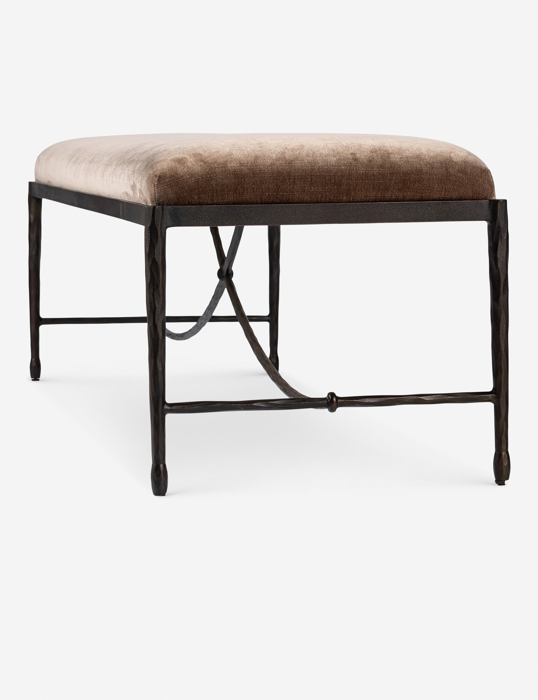 Banc - allie la facilité de transition au style Art Déco dans une silhouette élégante et épurée