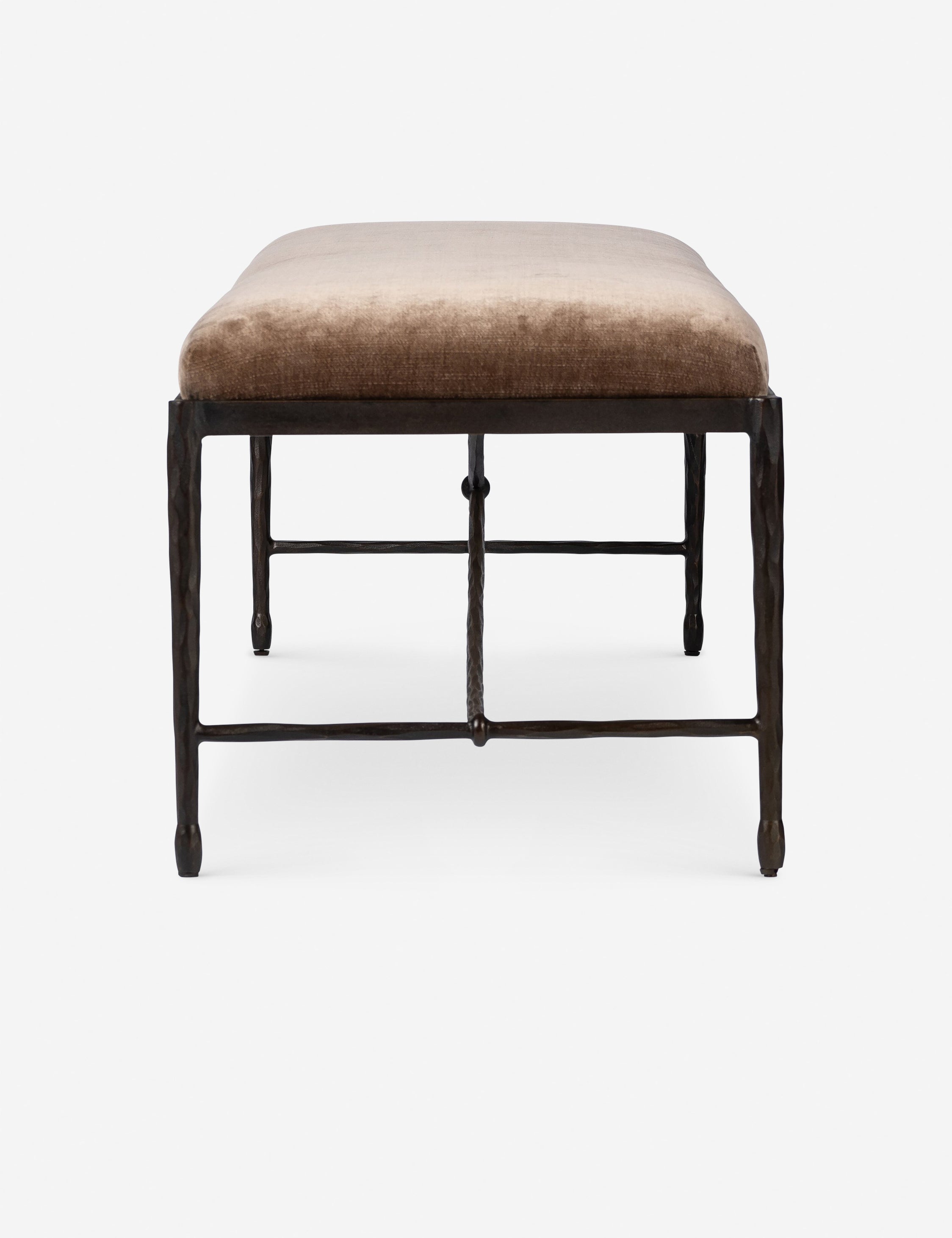 Banc - allie la facilité de transition au style Art Déco dans une silhouette élégante et épurée