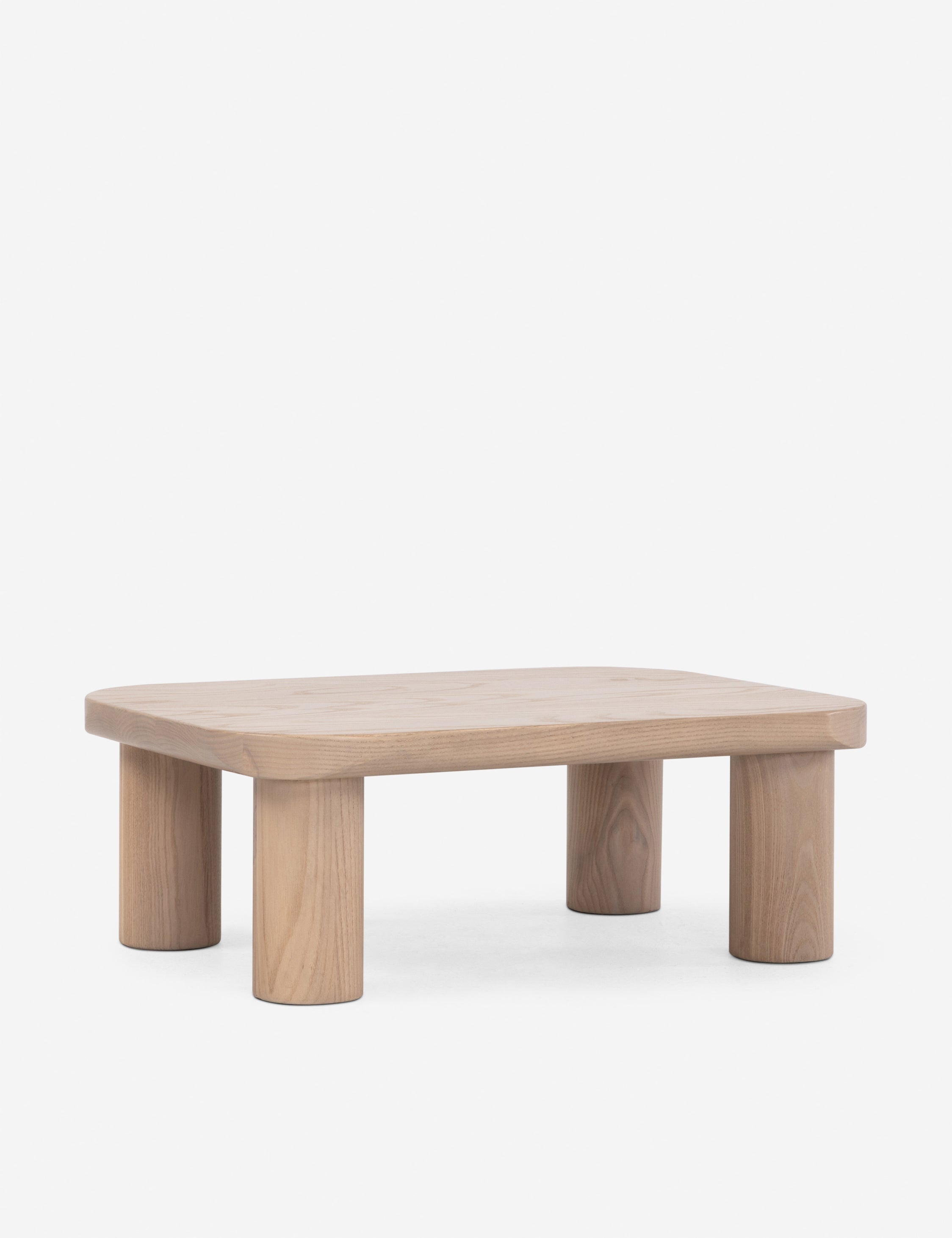 Table de chevet - Un studio de design de mobilier cherche à créer des espaces ouverts et naturels avec sa ligne de mobilier minimaliste