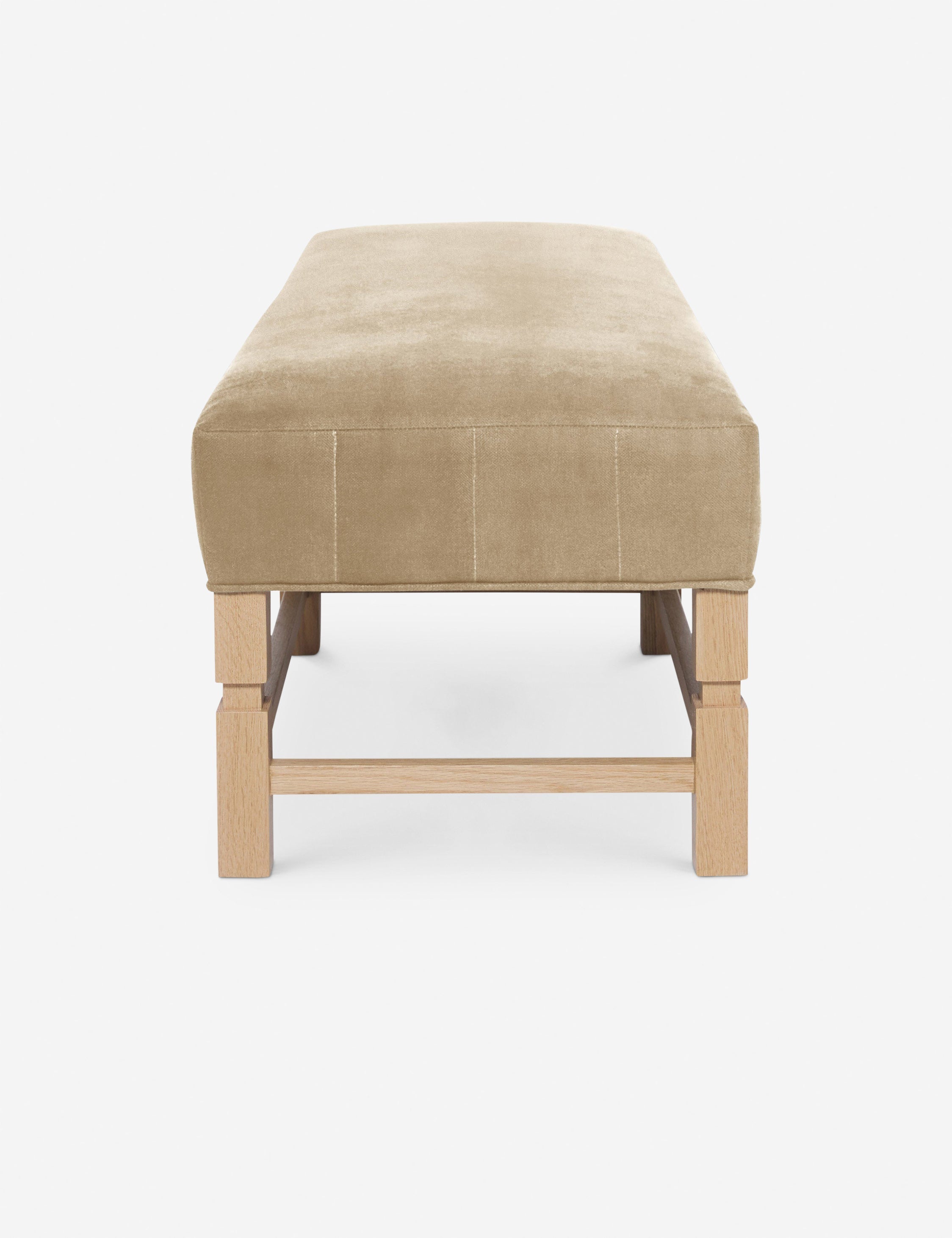 Banc – Alliant un style sur mesure à des matériaux classiques, ce banc rembourré est l'incarnation du confort intemporel.