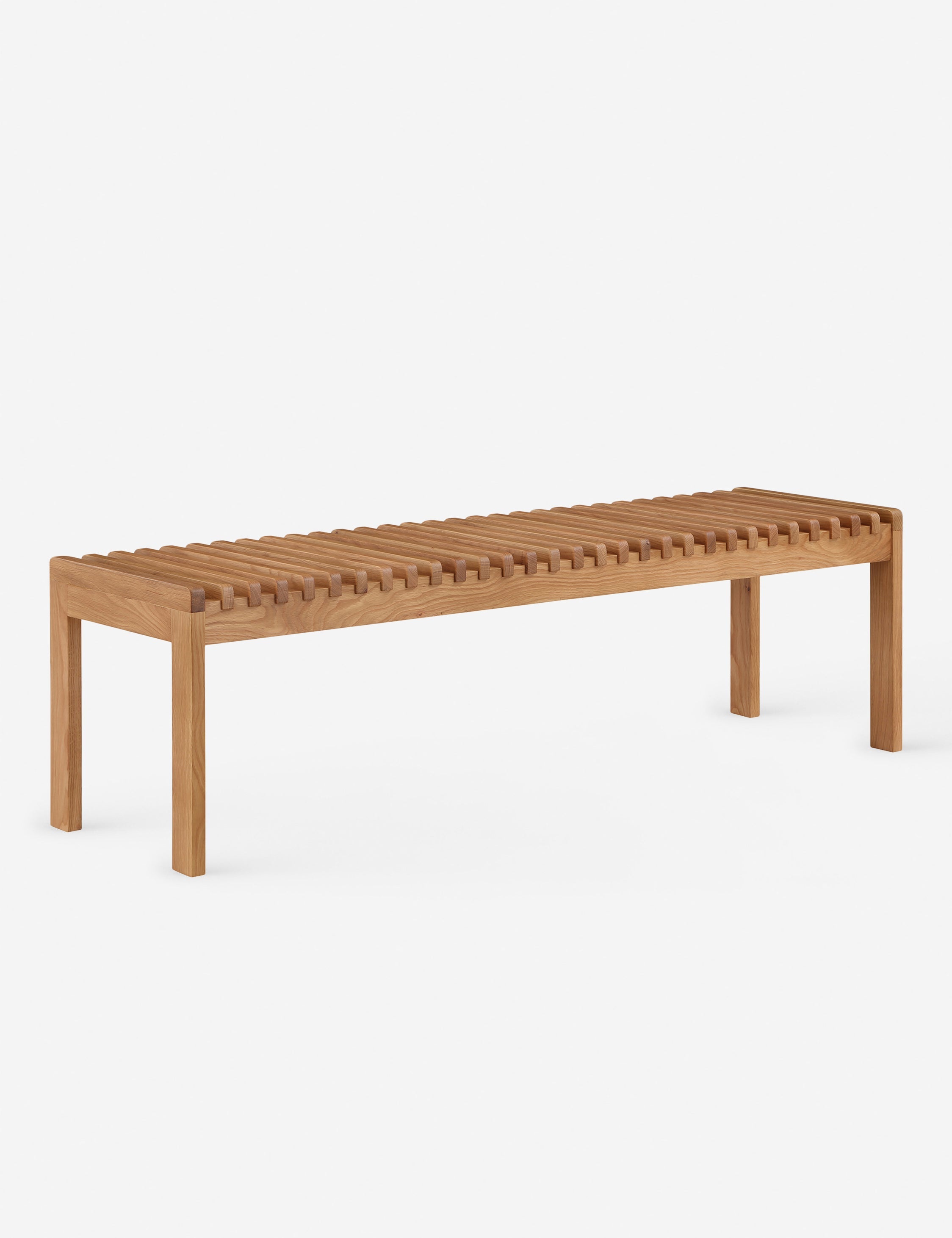 Banc - Apportez une chaleur naturelle et texturée à la pièce avec ce banc polyvalent.