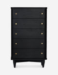 Commode à 5 tiroirs - Les lignes douces et sculptées de cette commode en chêne certifié FSC complètent la texture naturelle de son grain de bois.