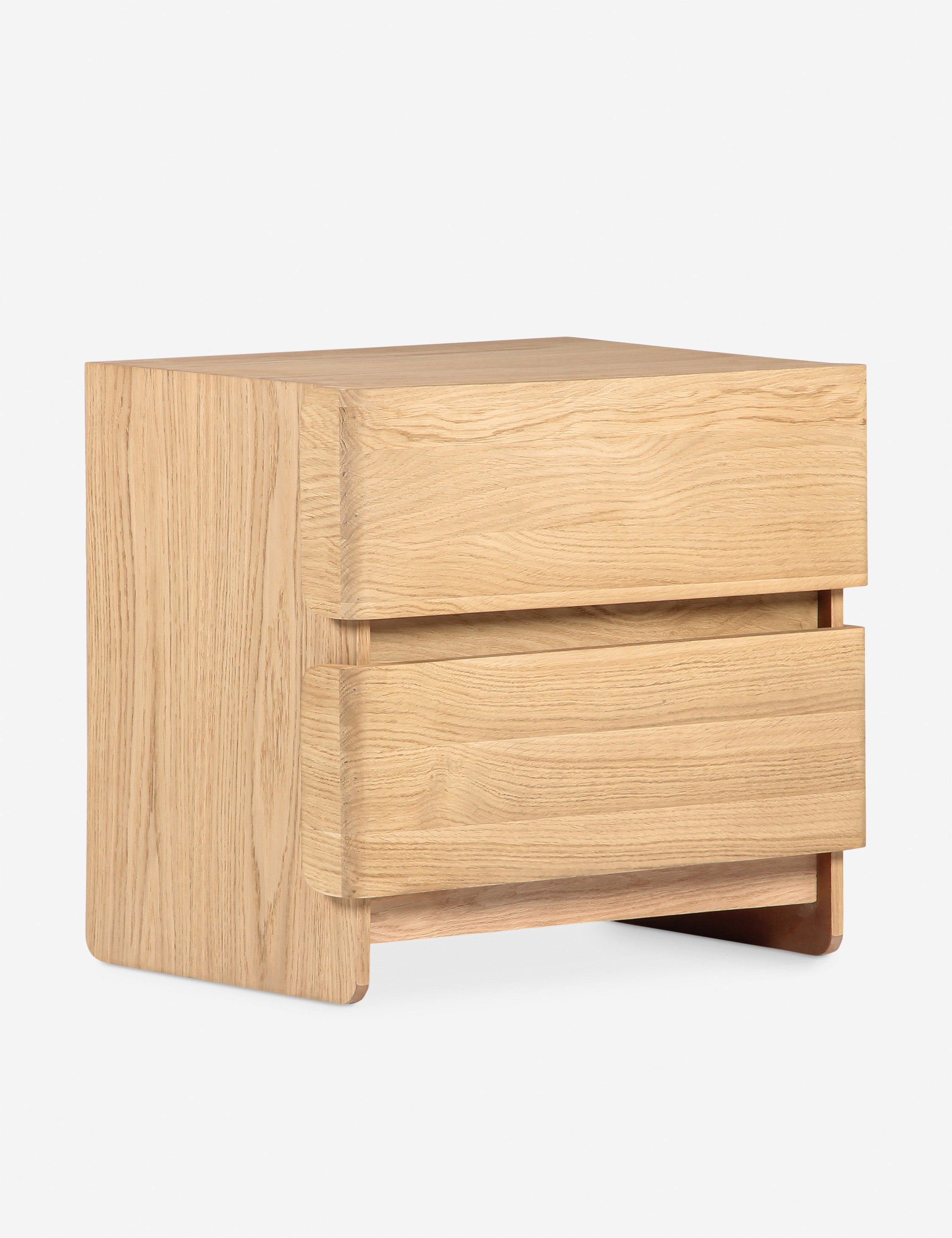 Table de chevet - Ses lignes épurées et son profil délicatement sculpté confèrent à cette table de chevet son caractère moderne