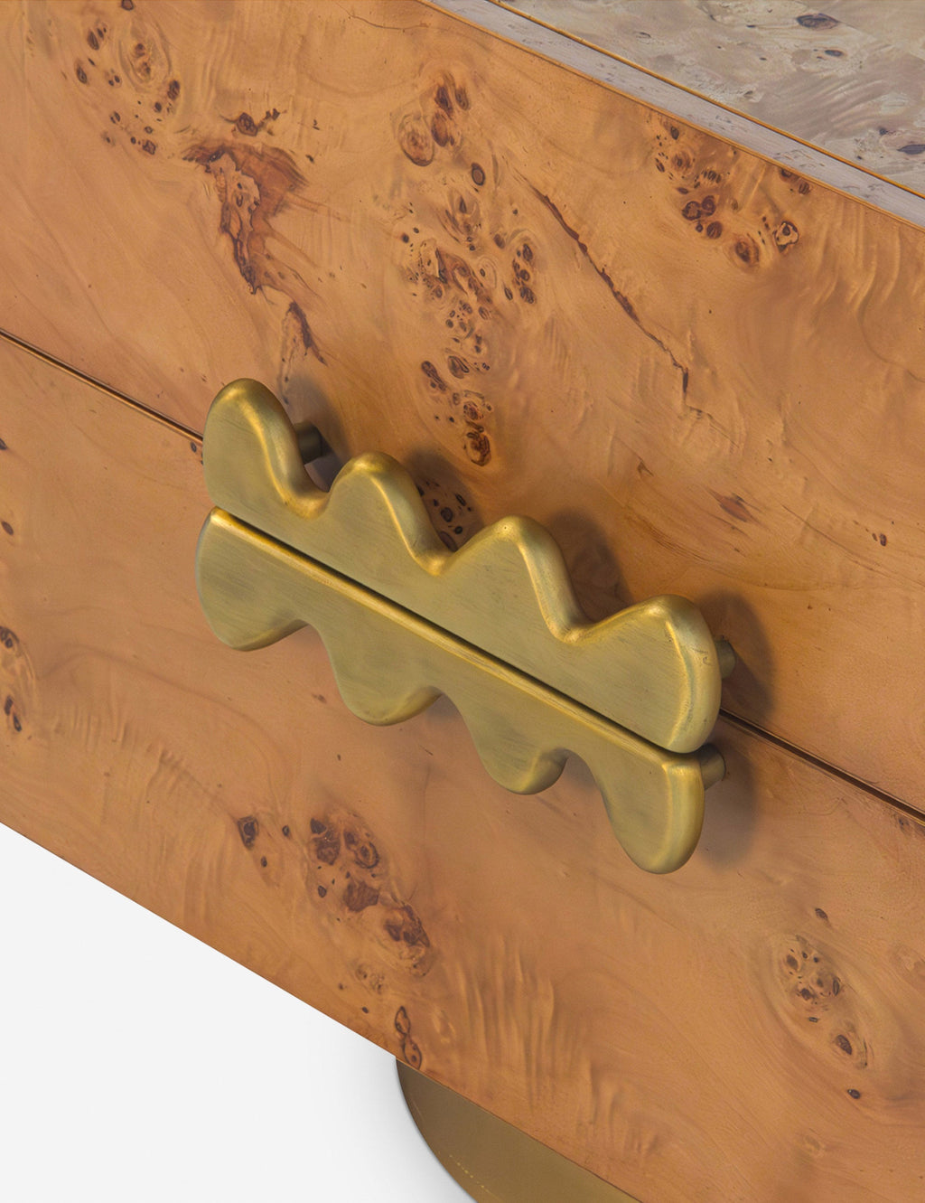 Table de chevet - Le bois de loupe apporte du caractère à cette table de chevet moderne.