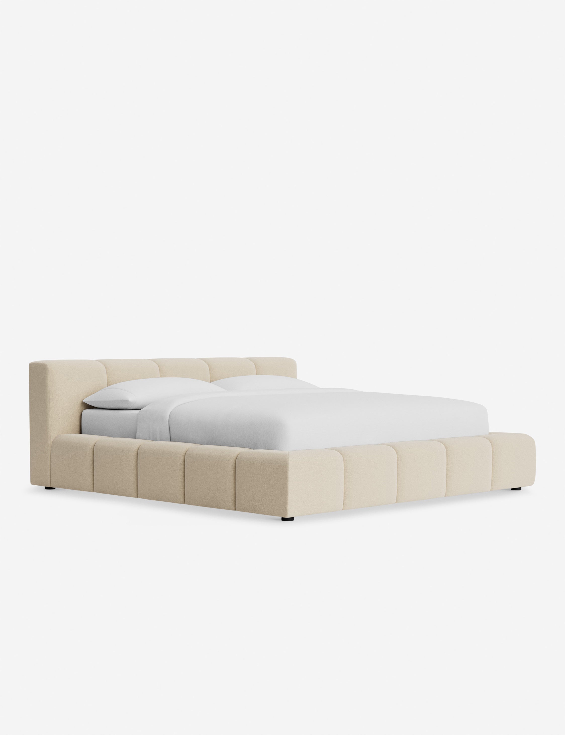 Lit plateforme - Une tête de lit et un pied de lit bas et carrés confèrent unité et équilibre à notre lit