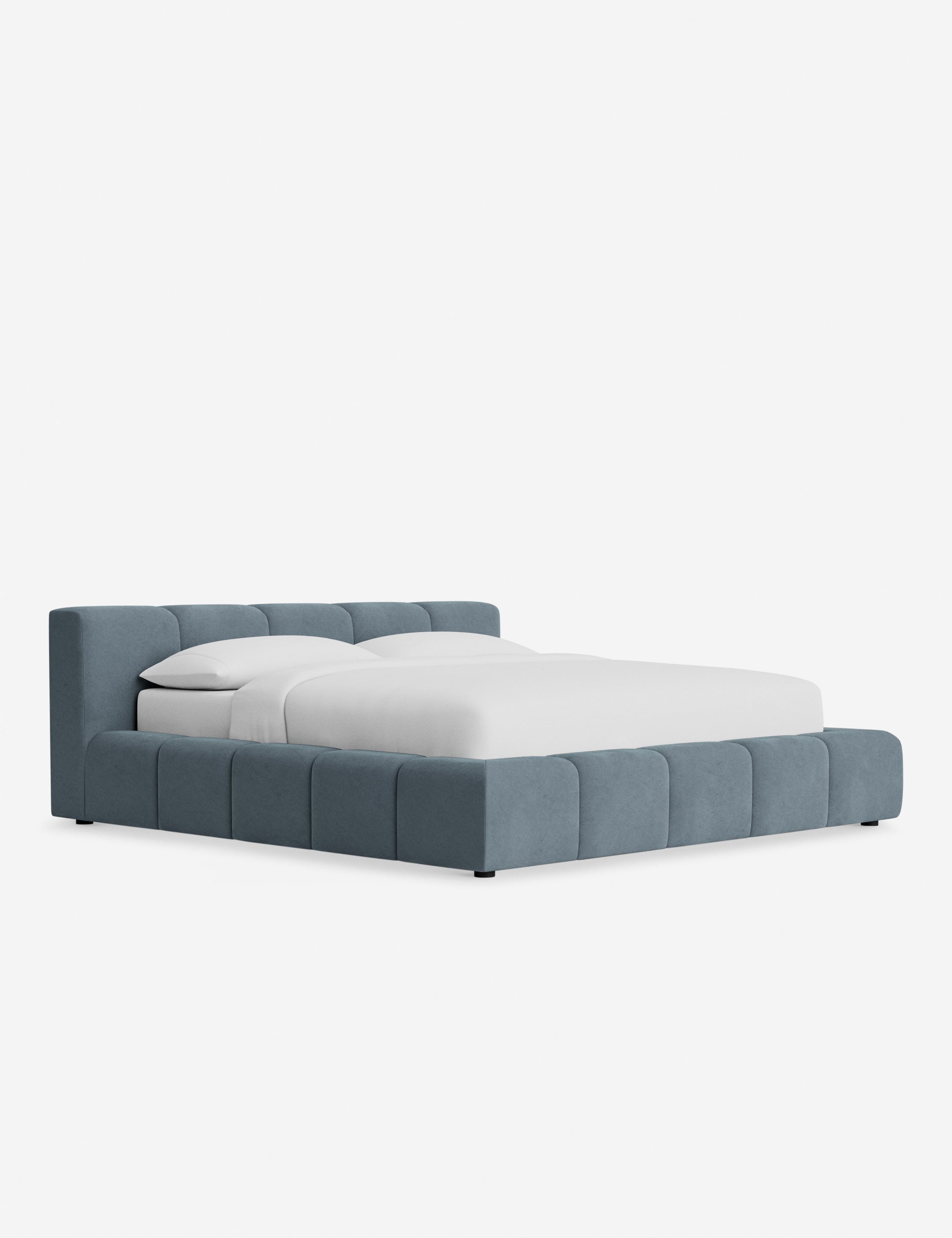 Lit plateforme - Une tête de lit et un pied de lit bas et carrés confèrent unité et équilibre à notre lit