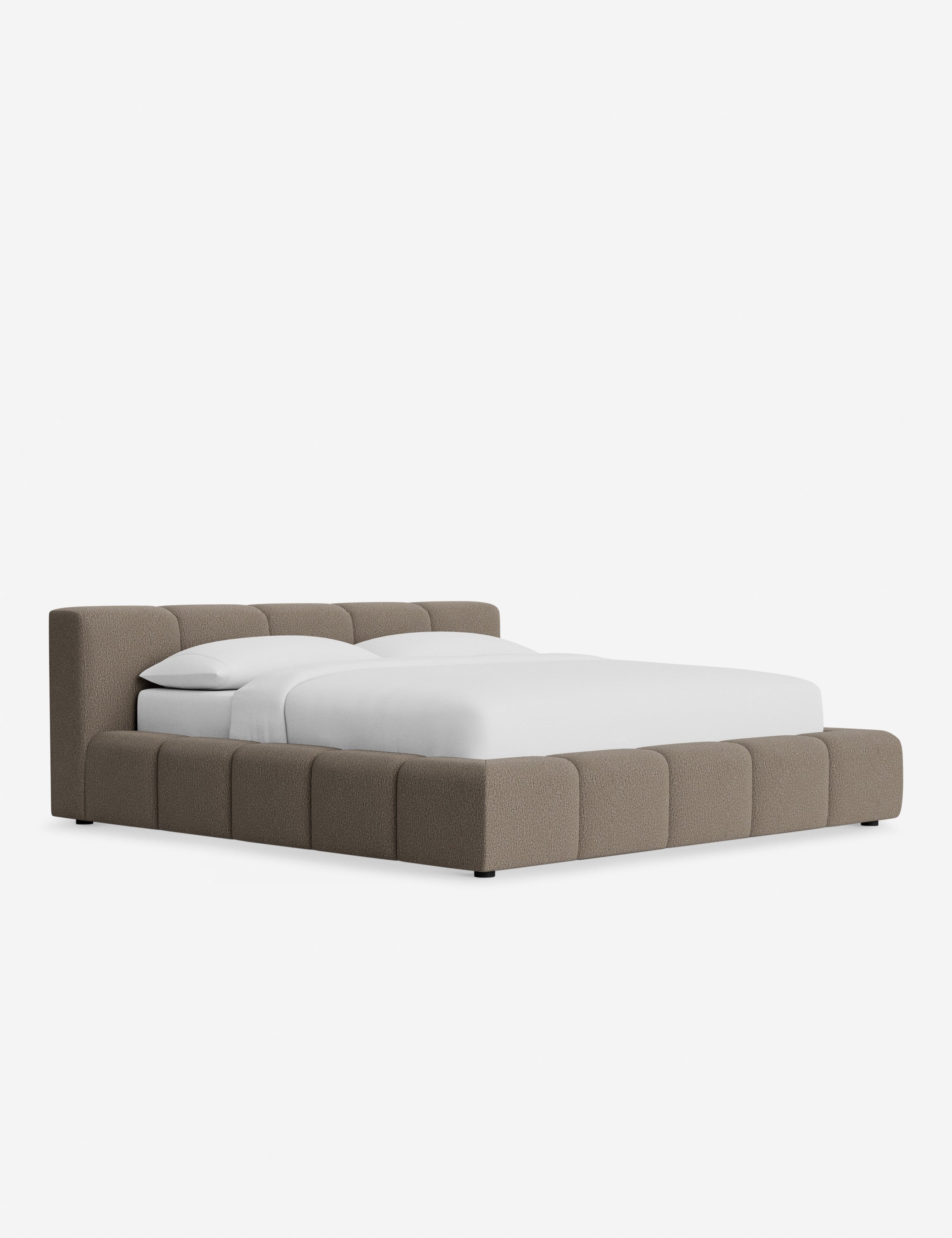 Lit plateforme - Une tête de lit et un pied de lit bas et carrés confèrent unité et équilibre à notre lit