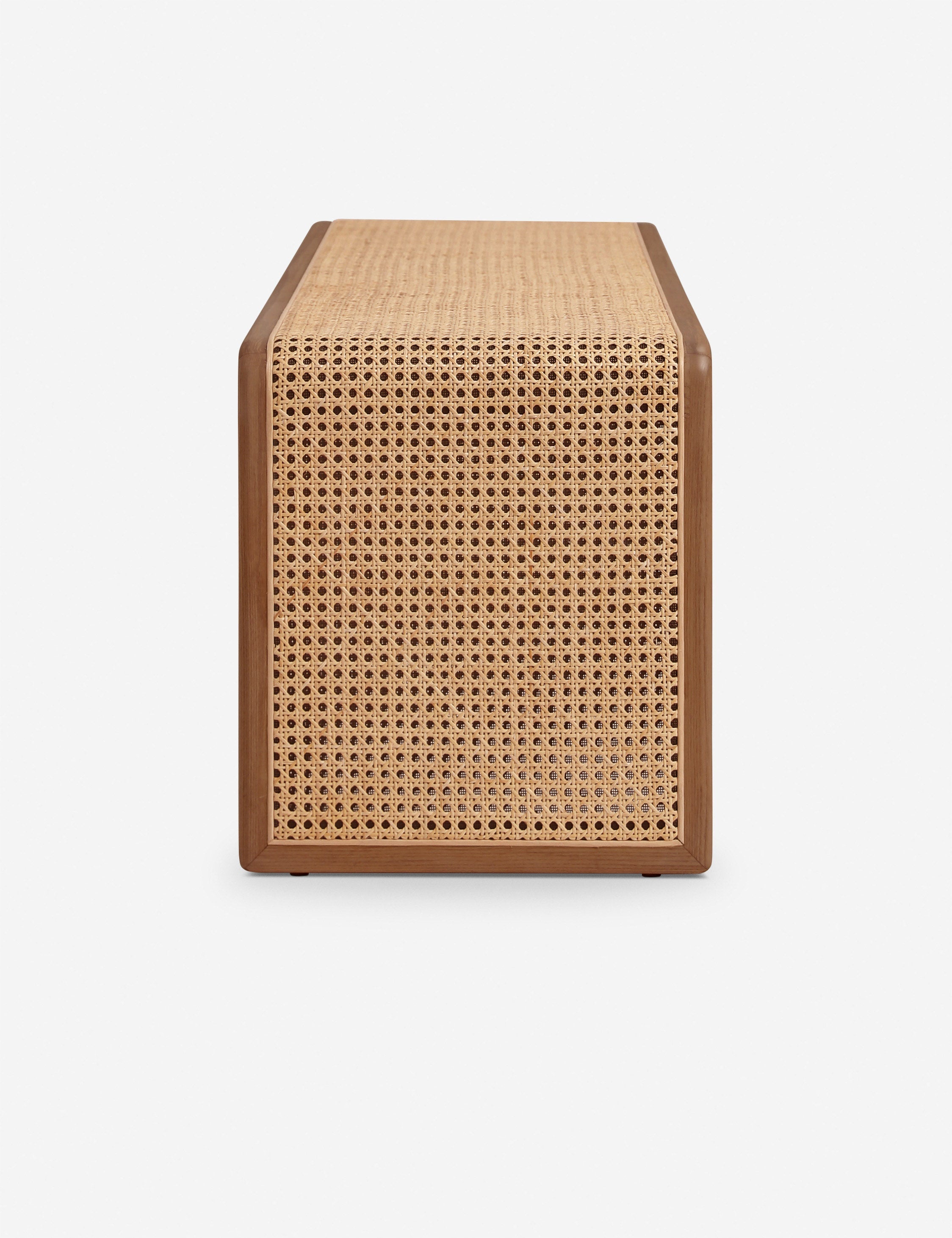 Banc - L'essence d'un espace bien conçu réside dans l'intégration habile de la chaleur, de la texture et des éléments pratiques.
