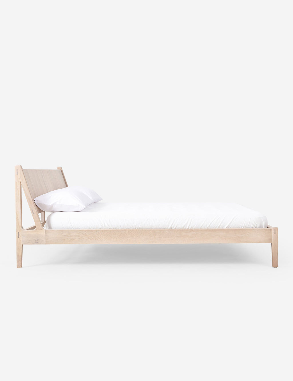 Lit - Le studio de design de meubles cherche à créer des espaces ouverts et naturels avec sa ligne de mobilier minimaliste